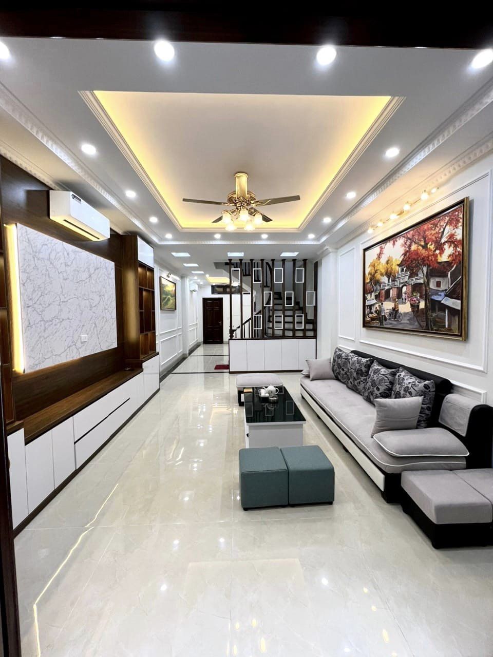 Bán nhà quận Hai Bà Trưng, phố Vọng, 51m2 x 5 tầng đẹp, hiện đại, mặt tiền 4m, 3 mặt thoáng, vài bước chân ra mặt phố.