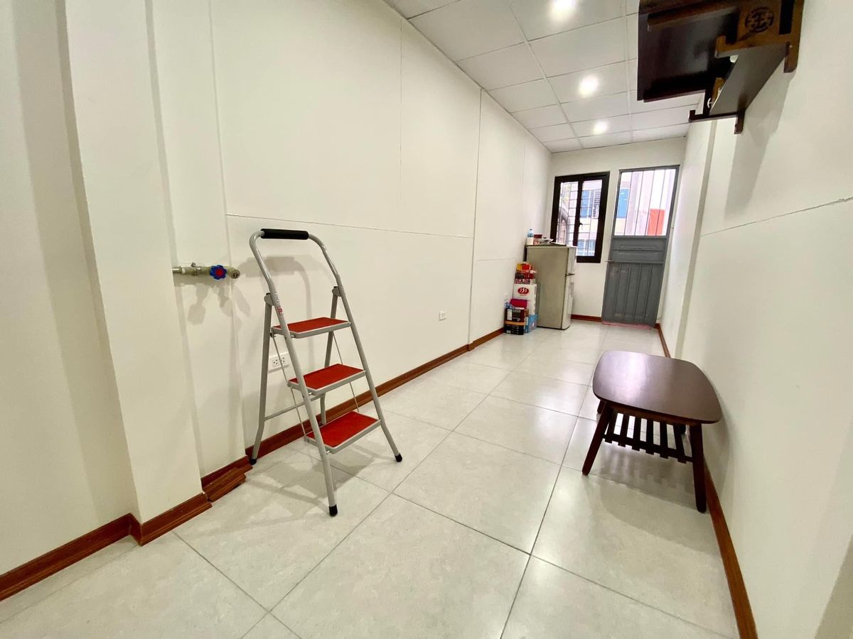 Nhà mặt phố Kim Ngưu Hai Bà Trưng, chỉ 5 tỷ, 20m, 4 tầng, 2 ngủ, đủ công năng, kinh doanh đỉnh, vỉa hè rộng.