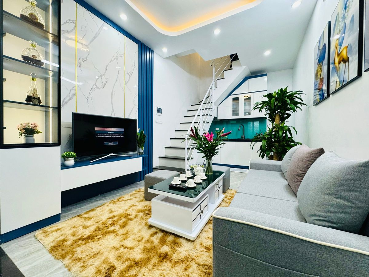 Nhà riêng Đê La Thành Đống Đa, 5 tầng, 4 ngủ, 3 WC Lô góc, ngõ thông kinh doanh, Full nội thất sang xịn, ô tô 30m