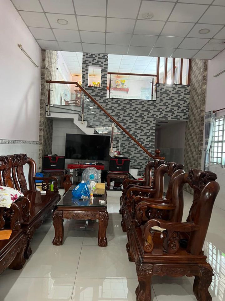 CẦN BÁN NHANH NHÀ MT CÓ DÒNG TIỀN Ông anh ngộp cần bán trước tết căn nhà MT toạ lạc tại Đường NGUYỄN VĂN KHẠ - CỦ CHI