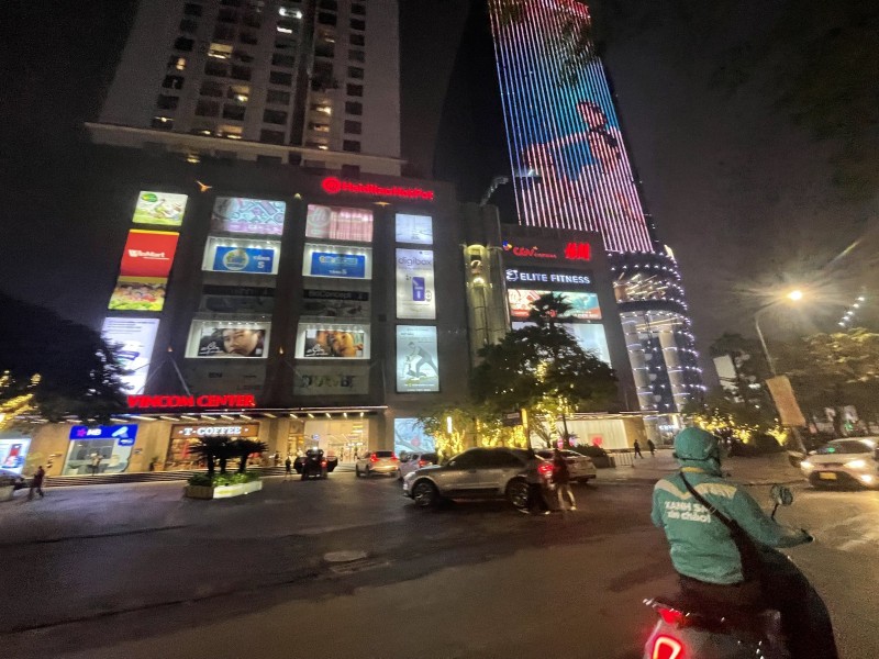 Bán nhà mặt phố Chùa Láng, vị trí VIP, mặt tiền rộng 6m, DTSD 50m2. Kinh doanh cực tốt.