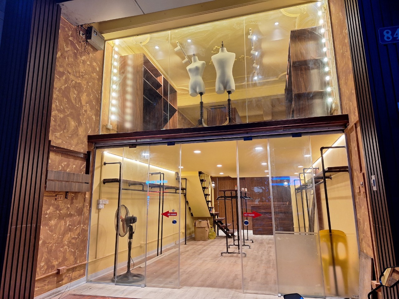 SANG NHƯỢNG MẶT BẰNG VÀ TOÀN BỘ CƠ SỞ VẬT CHẤT ĐỊA CHỈ 84 PHỐ HÀO NAM, ĐỐNG ĐA, HÀ NỘI