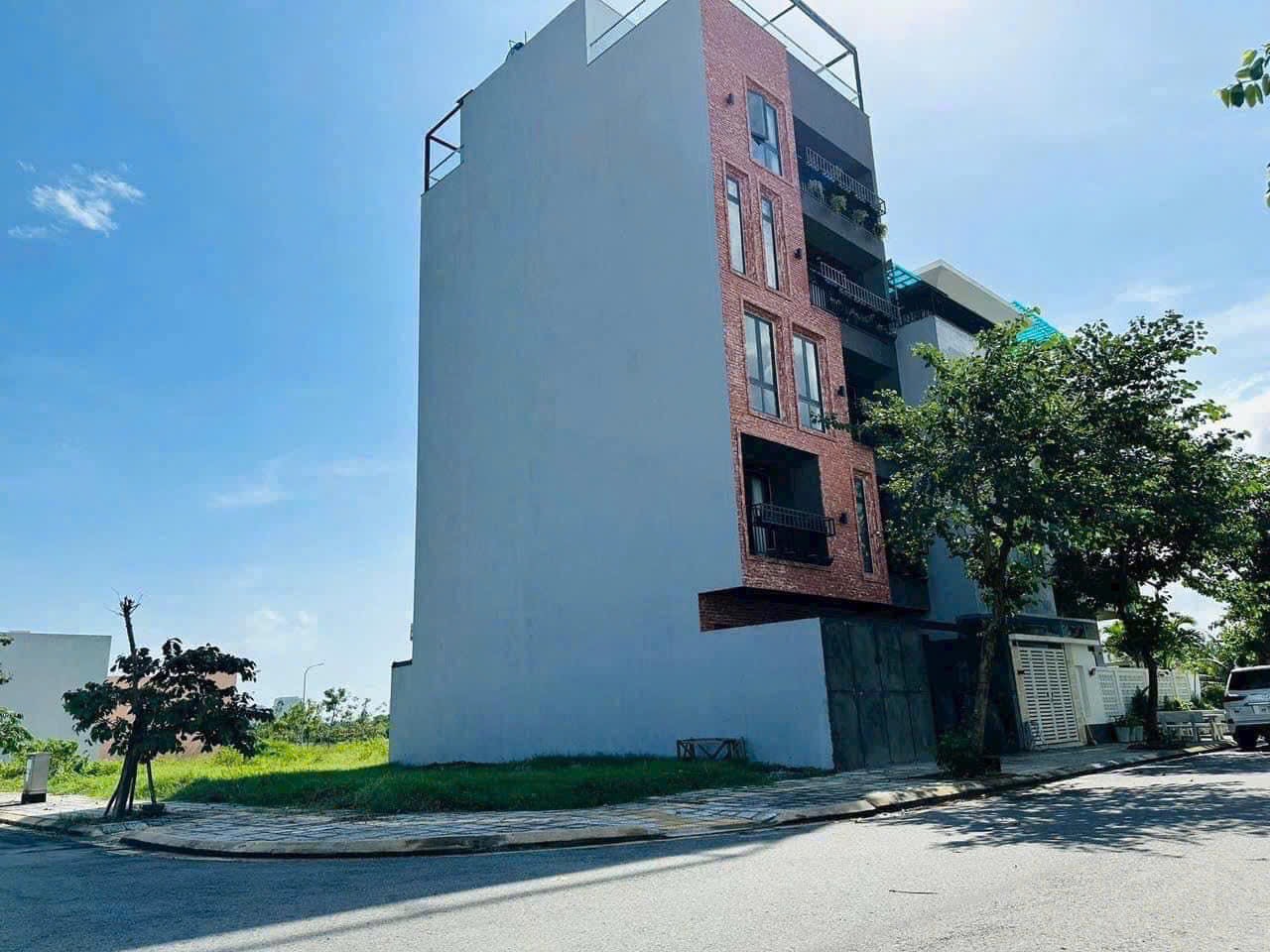 Bán đất FPT lô góc diện tích: 110m2 (7,2 * 15,5).