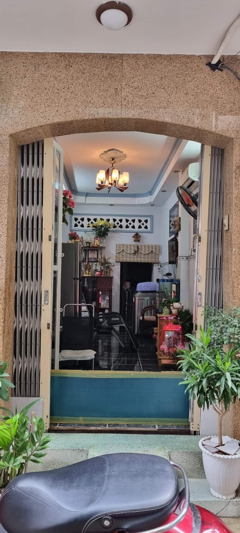 Bán nhà chính chủ giáp Q10, hẻm 4m thông Lãnh Binh Thăng, 3 tầng, 3PN nhỉnh 3 tỷ