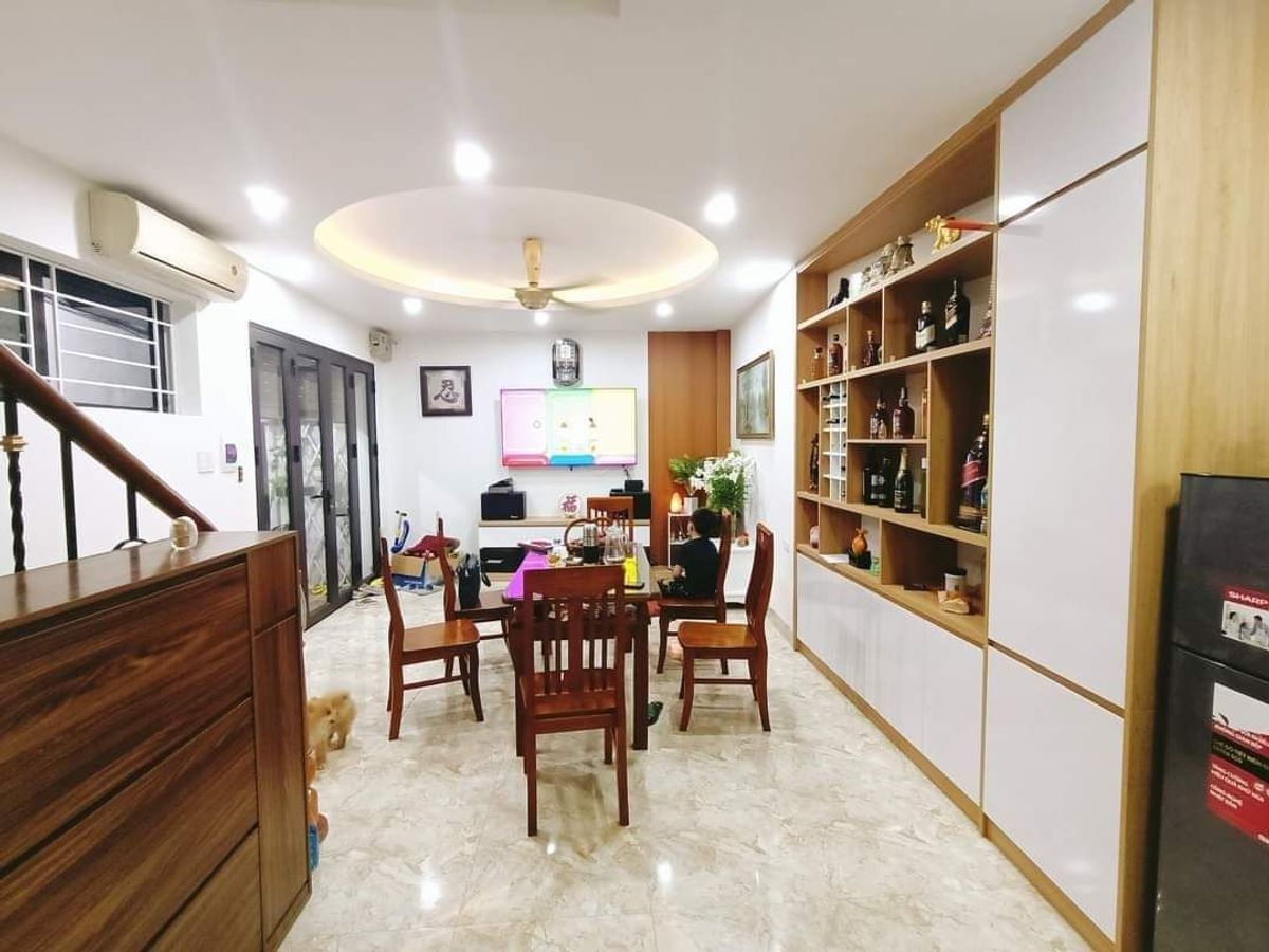 30m ra mặt phố Trần Khát Chân tự xây, ở ngay, sổ đỏ nét 43m, 5 tầng thật 100%.