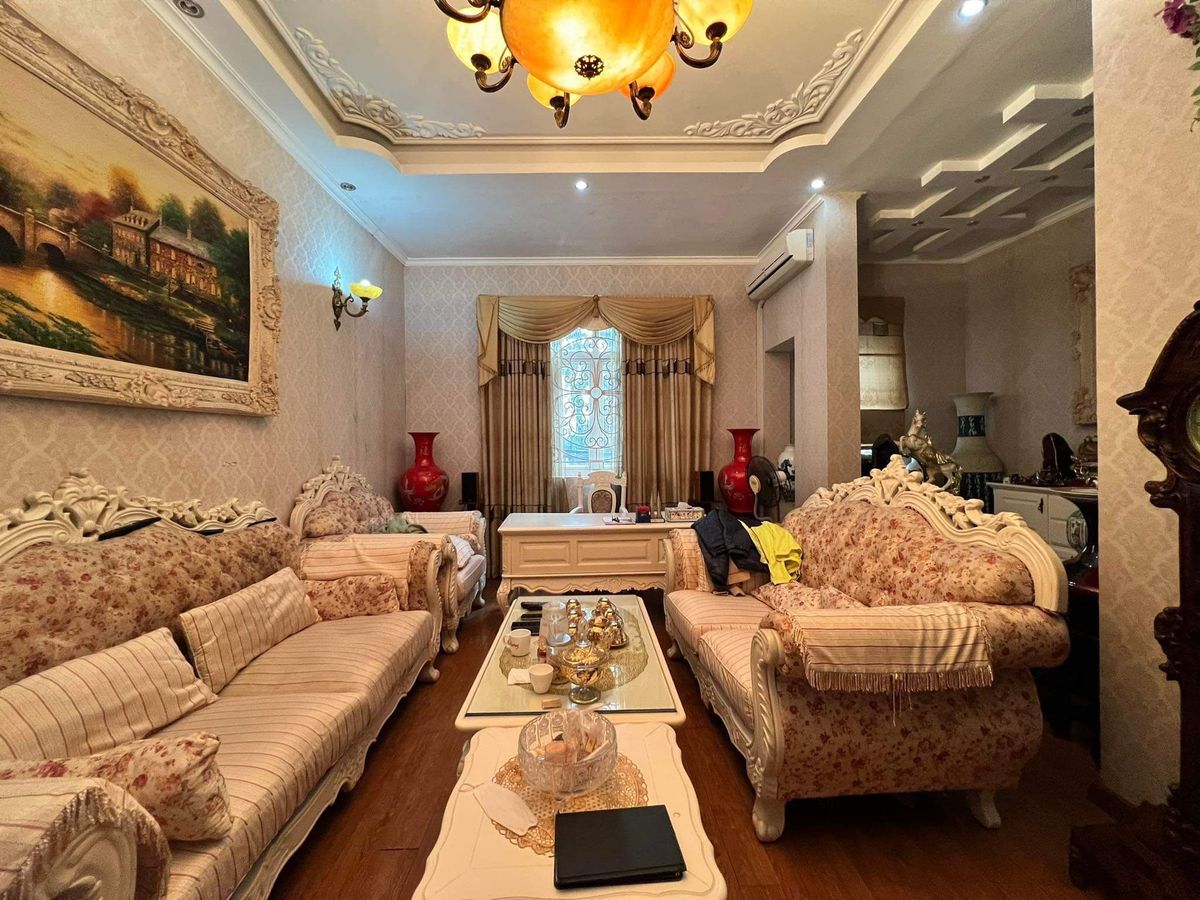 BÁN NHÀ VỊ TRÍ ĐẮC ĐỊA, SÁT PHỐ, KINH DOANH ĐỈNH, VỈA HÈ, Ô TÔ TRÁNH PHỐ TRUNG KÍNH.