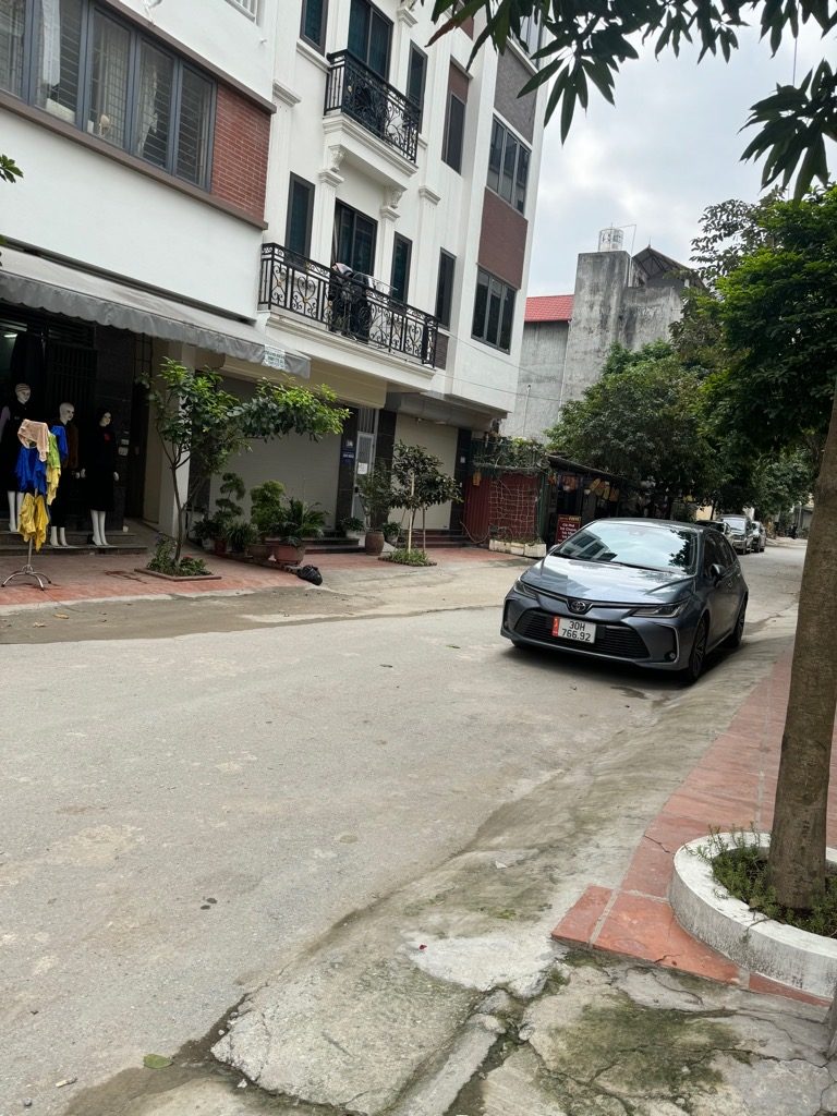 Bán đất Cổ Nhuế Bắc Từ Liêm 141m x 6m Nhỉnh 12 tỷ - Ô tô - Lô Góc