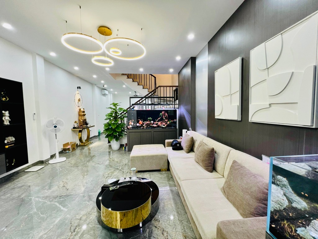 S.O.S! Giảm 1tỷ. Bán GẤP Nhà Nguyễn Văn Cừ, full nội thất đẹp, 75m2 x 4T, MT 5m, nhỉnh 7tỷ