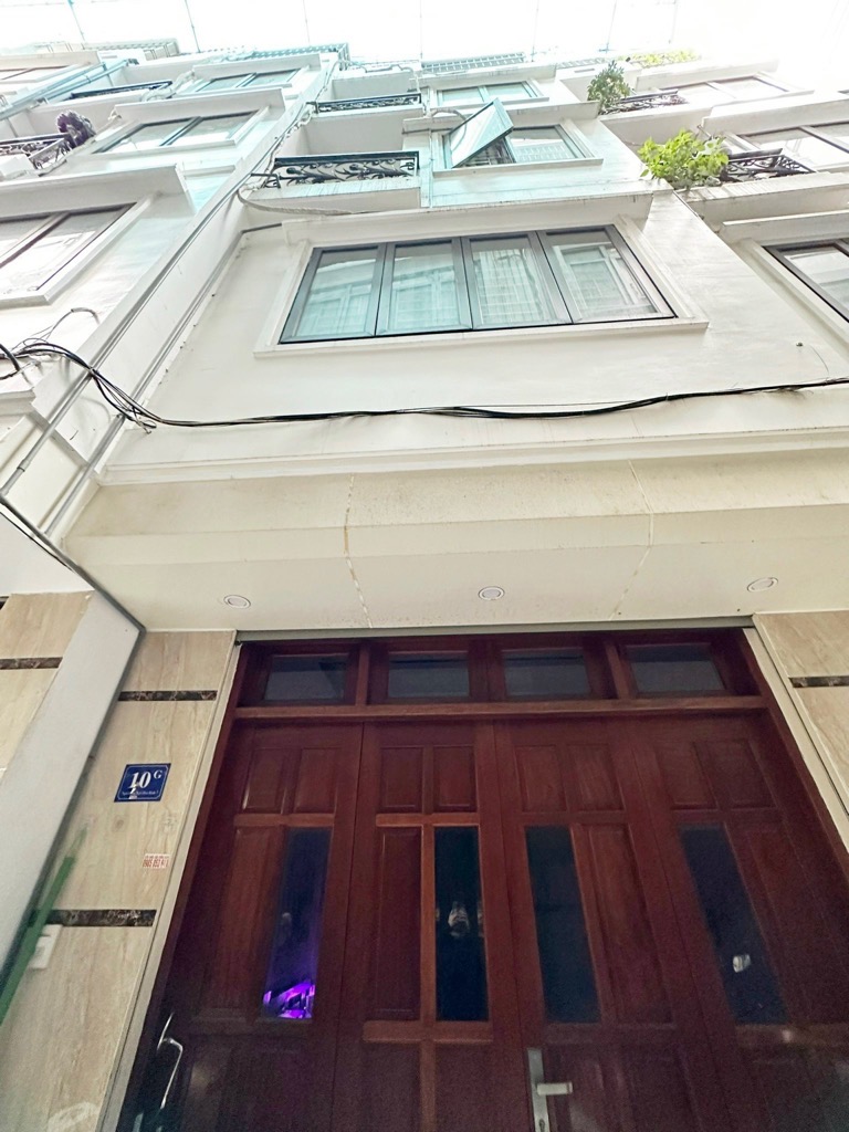 Bán nhà tại phố Minh Khai, 10m đường oto: 35m2, 5 tầng, mặt tiền 3,5m. Giá 5 tỷ 4