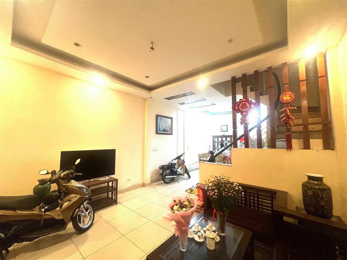 Bán Nhà khu Việt Hưng 55m2, Mặt Tiền 5m, nhỉnh 6 Tỷ - Ô Tô Đỗ Cửa