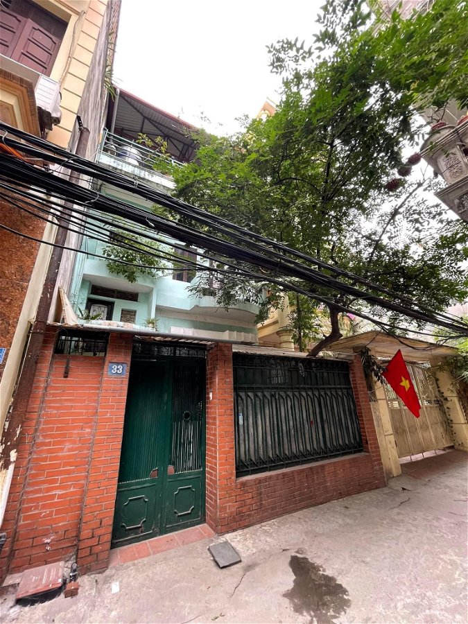 Bán ĐẤT tặng nhà 3 tầng cũ ngõ 29 Võng Thị ngõ thông ô tô diện tích 69m2, MT6m, giá 14 tỷ