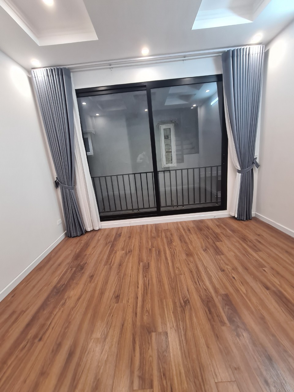 Bán nhà mặt ngõ 9 Đặng Thai Mai, Tây Hồ KD Diện tích 41m2, 5 tầng, giá 6.4 tỷ