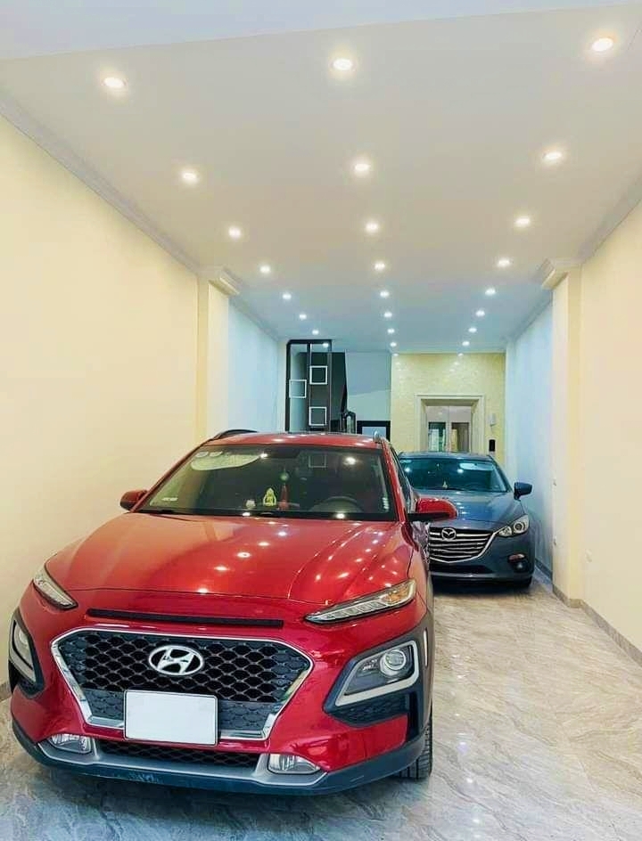 Cầu Giấy toà văn phòng 9T thang máy, đẹp long lanh, phân lô, ô tô giá 17 tỷ