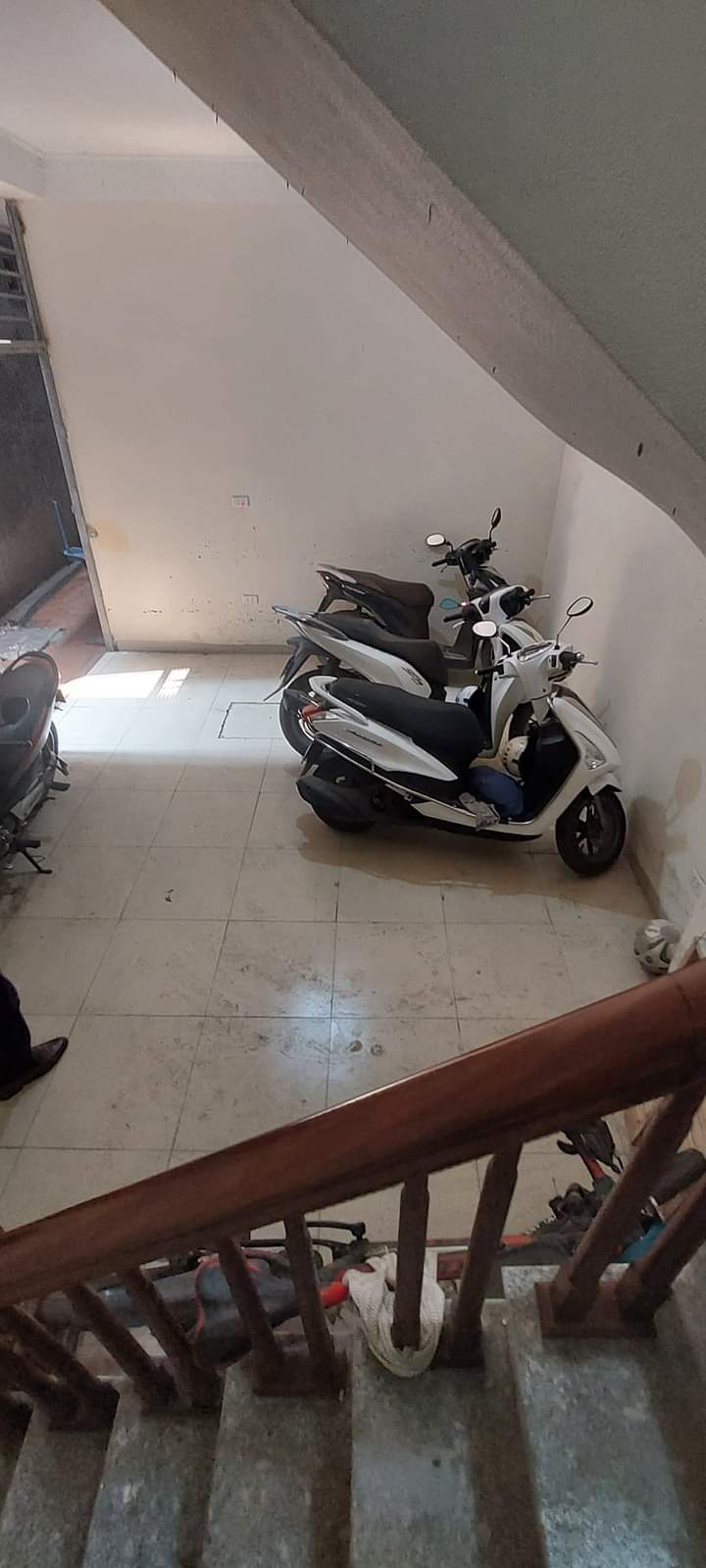 BÁN NHÀ 5 TẦNG PHỐ THỤY KHUÊ 41M – MT 5.8M – 4.1 TỶ.