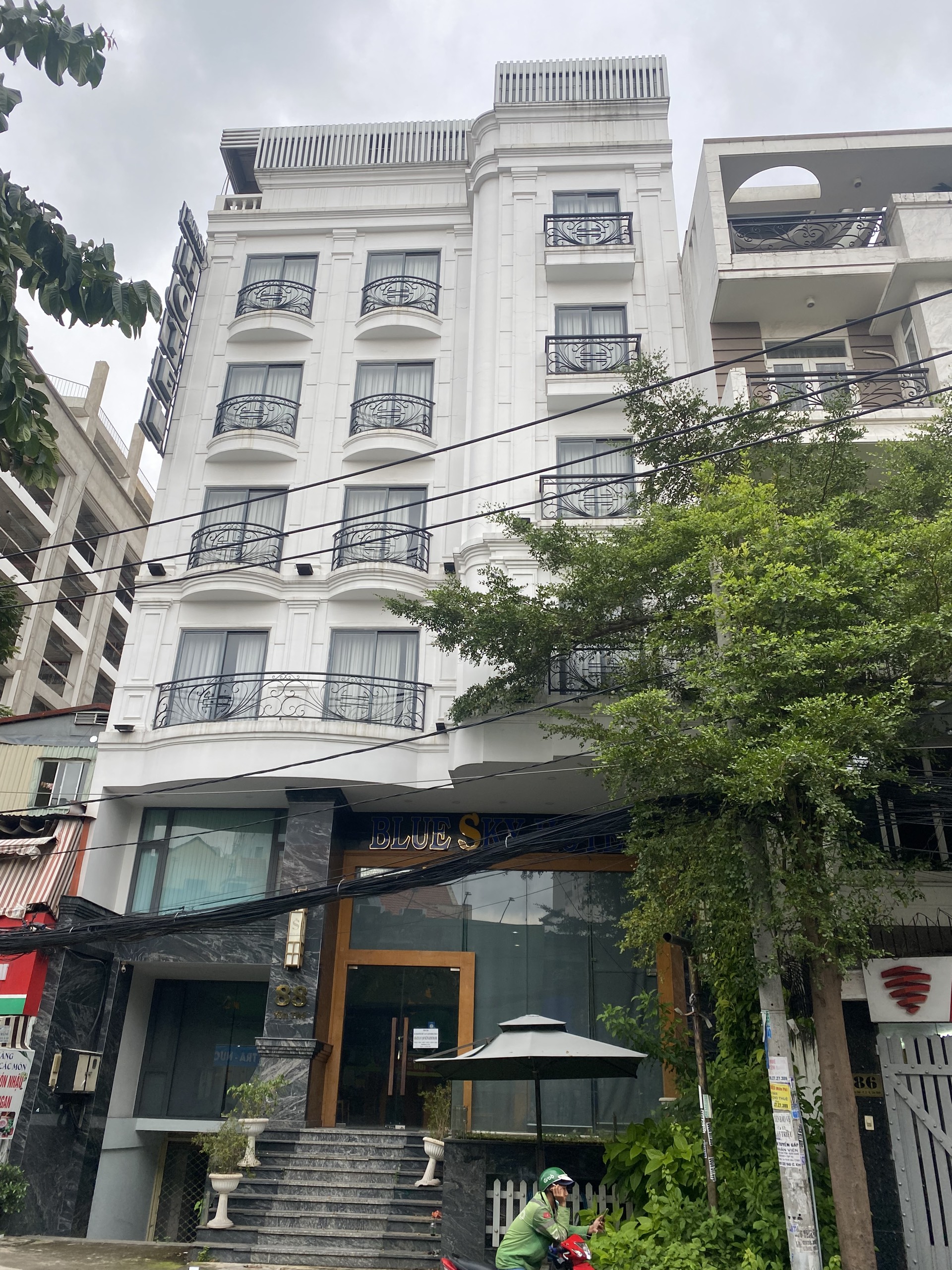 Bán khách sạn 88 Yên Thế, Phường 2, quận Tân Bình 12x25m nở hậu 15m hầm 9 tầng