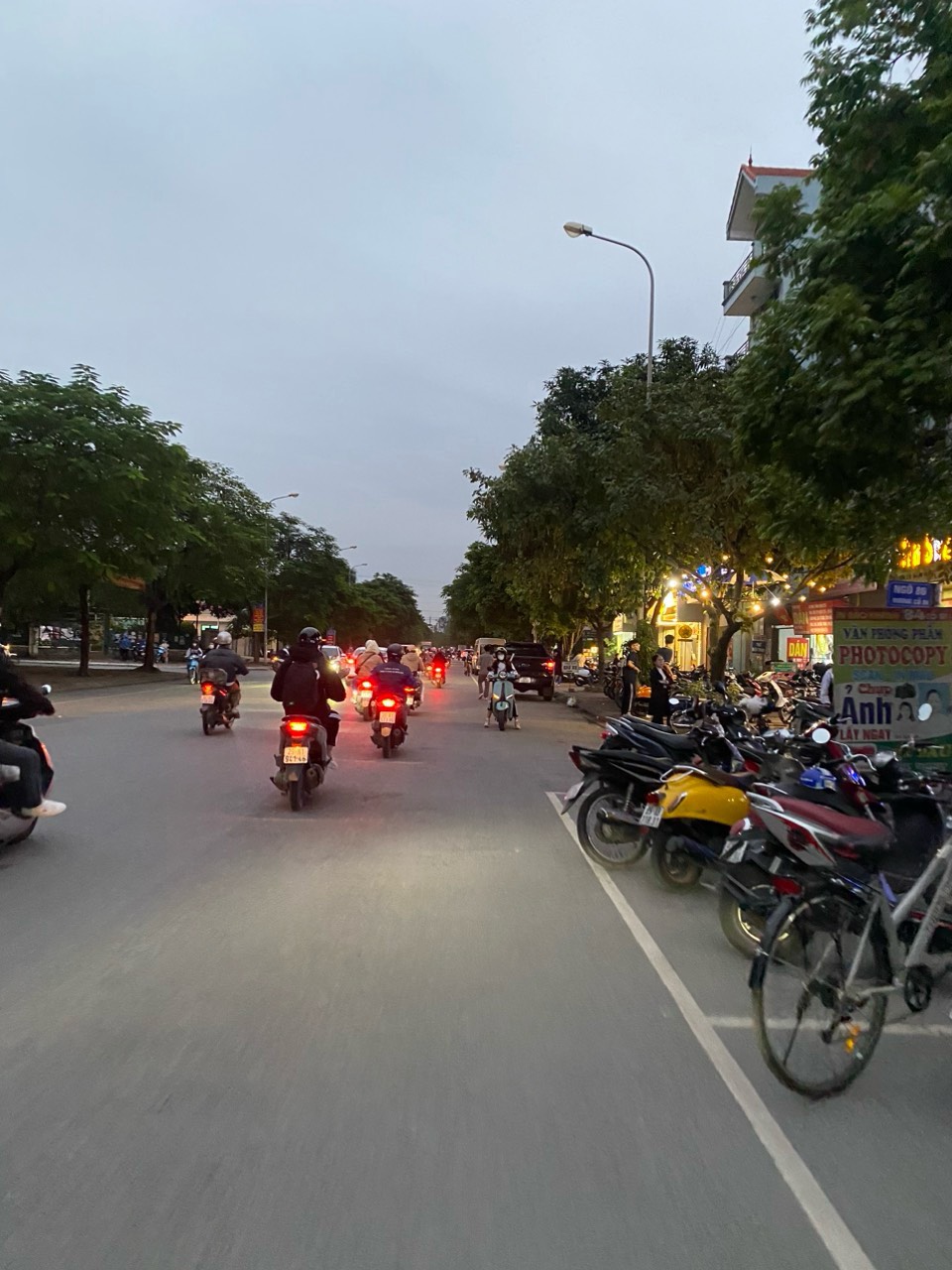 Bán siêu phẩm mặt chính kinh doanh trâu Quỳ gia Lâm, DT 80m, giá 8,3 tỷ