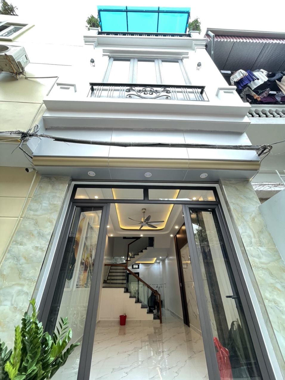 Bán nhà xây mới phố Chùa Hàng-Lê Chân, 47m 3 tầng mới tinh GIÁ 2.85 tỉ