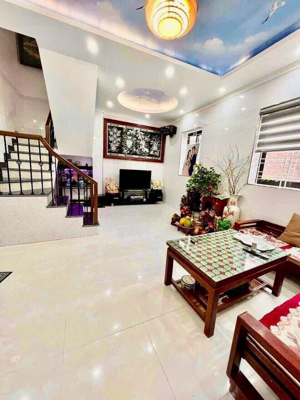 Bán nhà ngõ 46 Lạch Tray, diện tích 52m 3 tầng, sân cổng riêng, GIÁ chỉ 2.2 tỉ