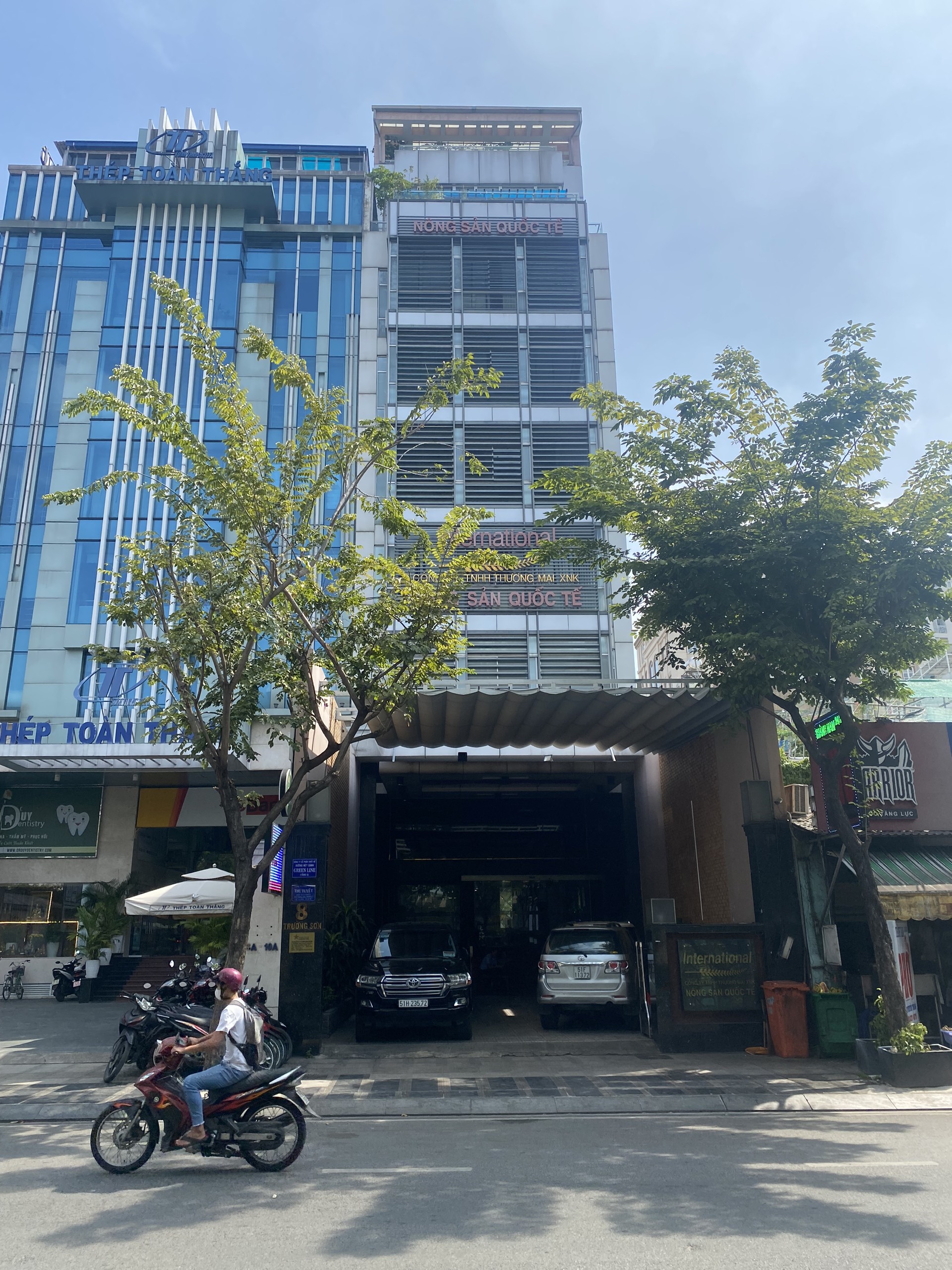 Bán Tòa văn phòng mặt tiền Trường Sơn, Phường 2, Quận Tân Bình 8,7x33m hầm 9 tầng