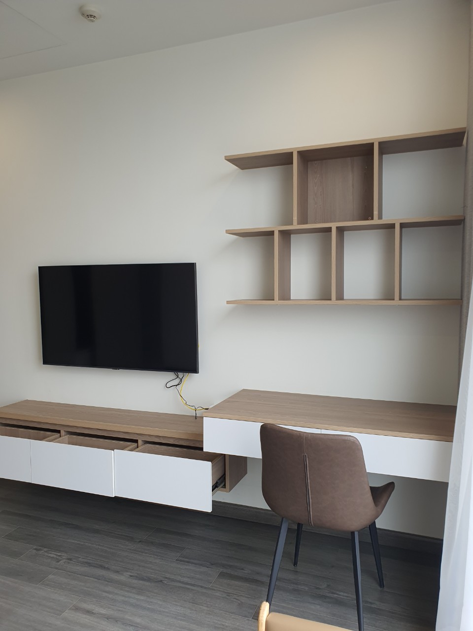 Chính chủ bán cắt lỗ 300tr căn hộ 2N2WC, tặng nội thất Vinhomes Ocean Park