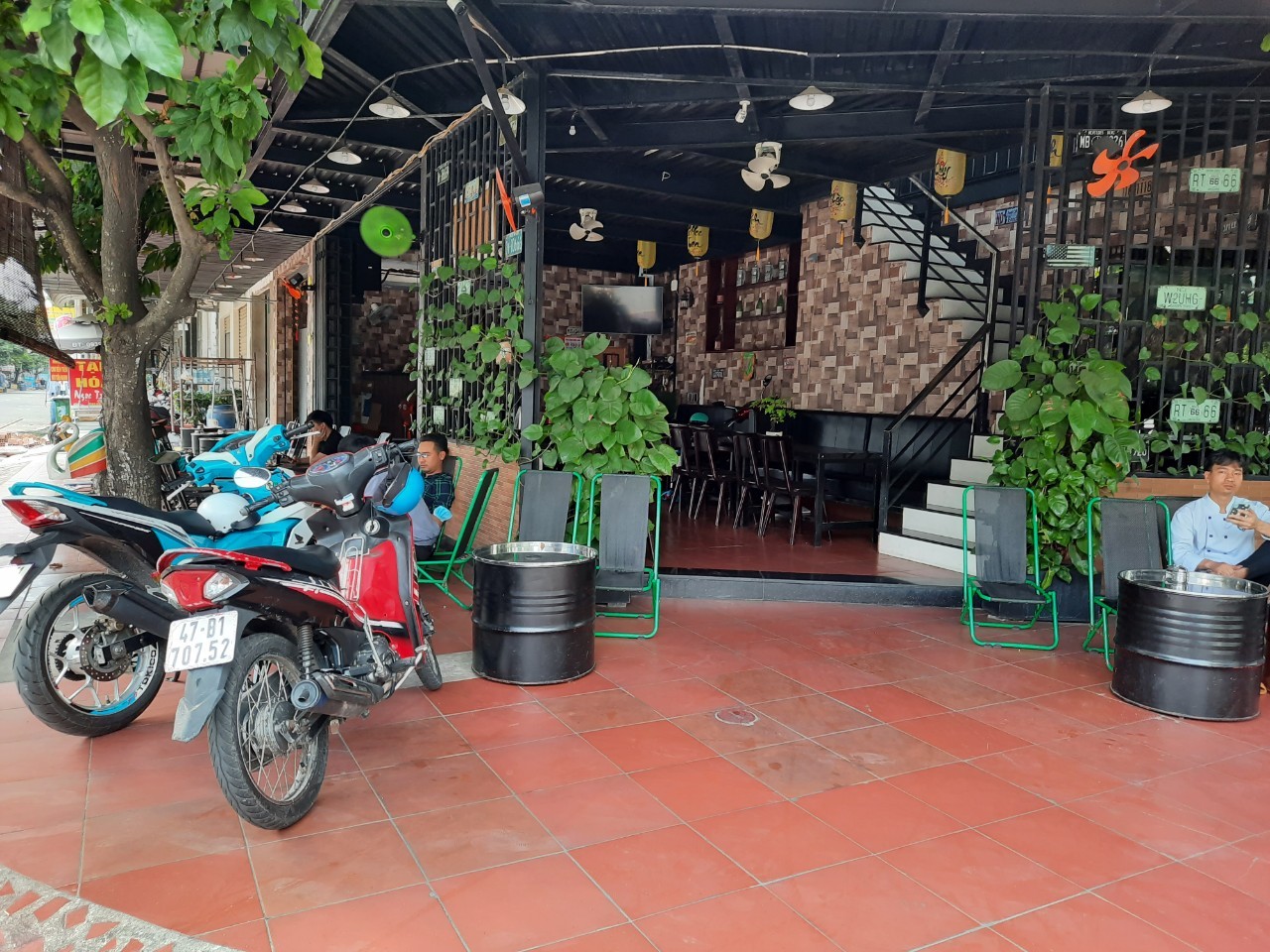 Bình Dương , HOT Sản Phầm Đẹp, Sang quán Cafe Góc 2 MT DTSD: 350 m2 , DT : 10m x 20m, Tel : 0986655726