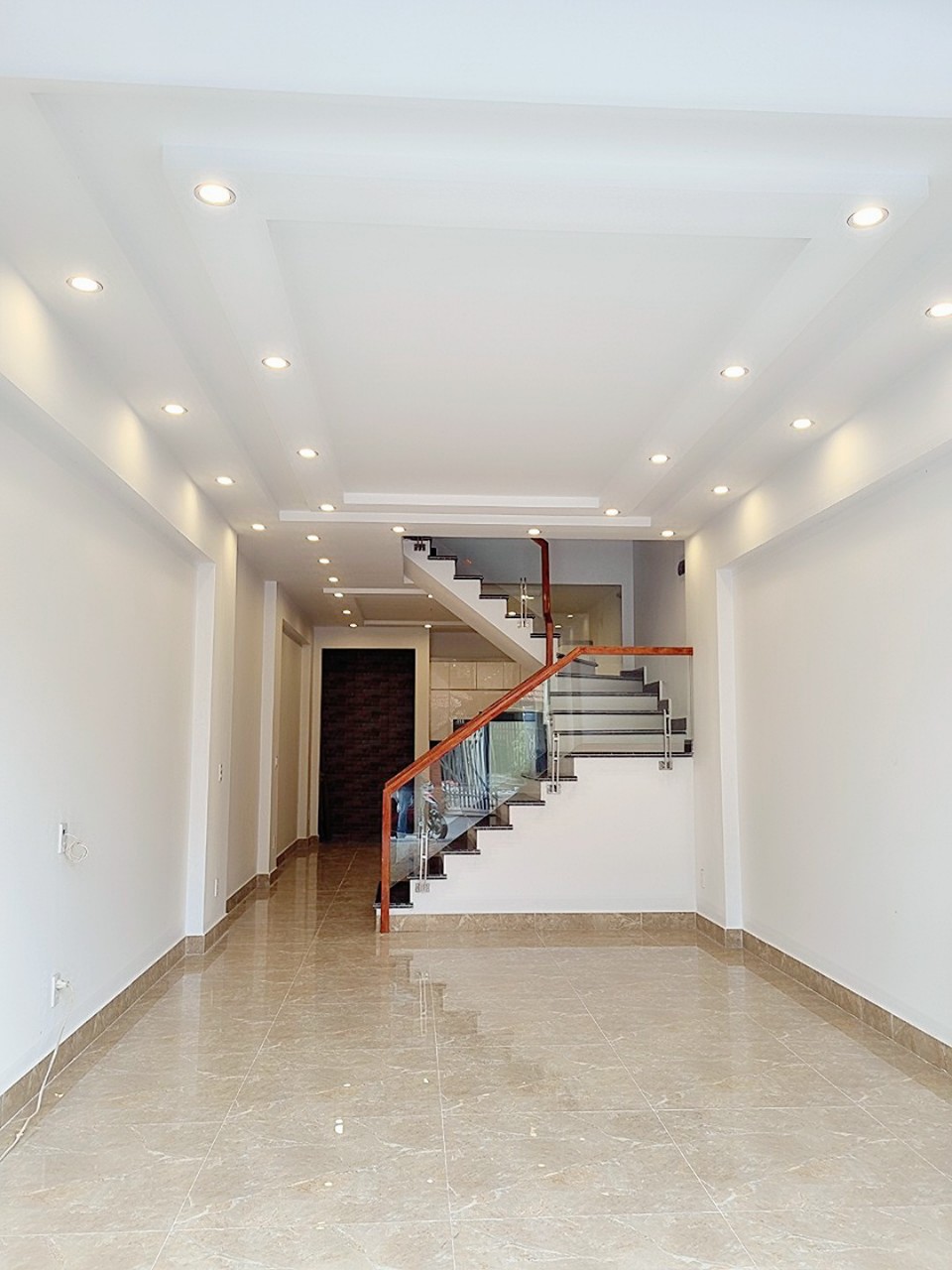 Bán nhà mặt đường Khúc Thừa Dụ - Lê Chân, 54m 3 tầng GIÁ 4.7 tỉ mới tinh