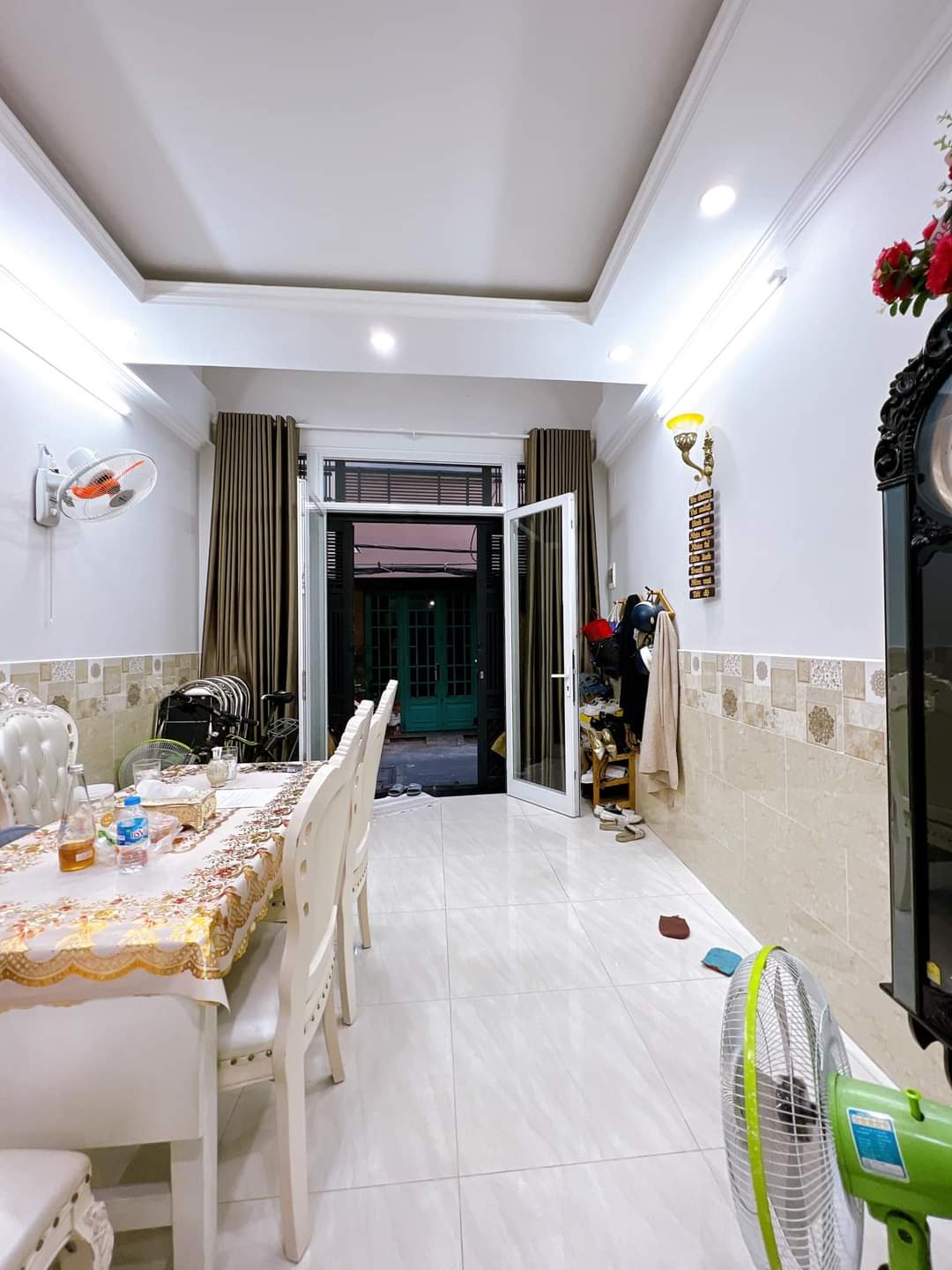 Nhà rẻ đẹp Hoàng Diệu Q4 Ngang 3.5x9 đúc 5 tấm giảm 500 triệu còn ,4 tỷ x