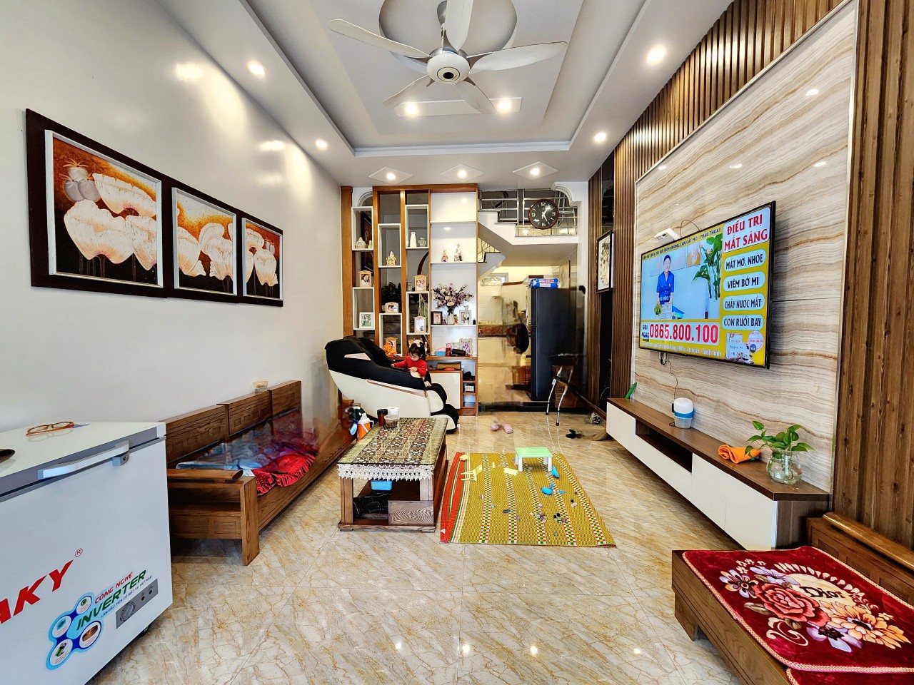 Bán nhà Chợ Hàng, diện tích 51m 3 tầng GIÁ 2.75 tỉ, sân cổng riêng, gần Bốt Tròn