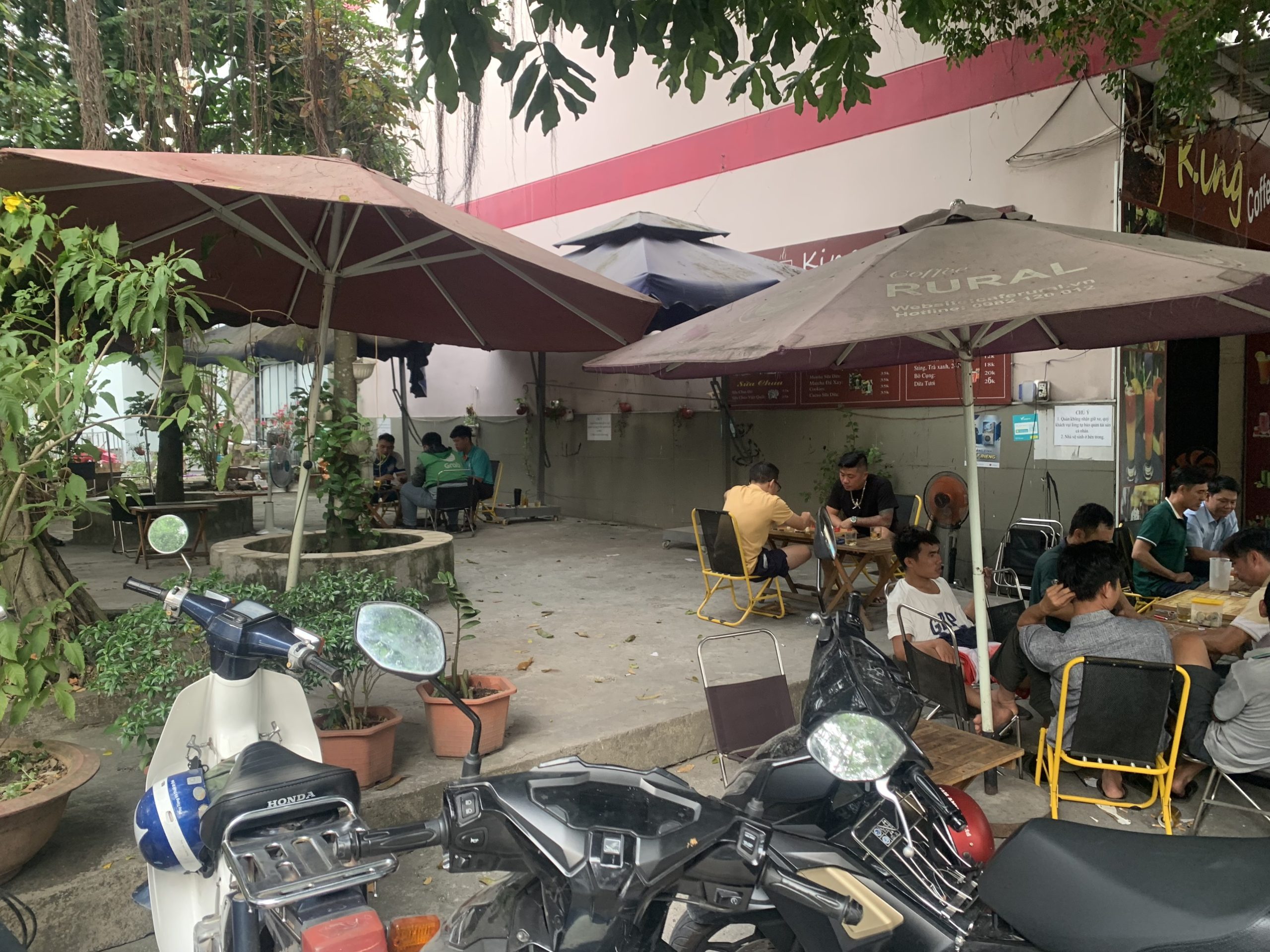 Bình Dương , HOT, Sang quán Cafe Cờ Tướng Góc 2 MT DTSD: 250 m2 , DT : 10m x 25m, quán có lượng khách và doanh