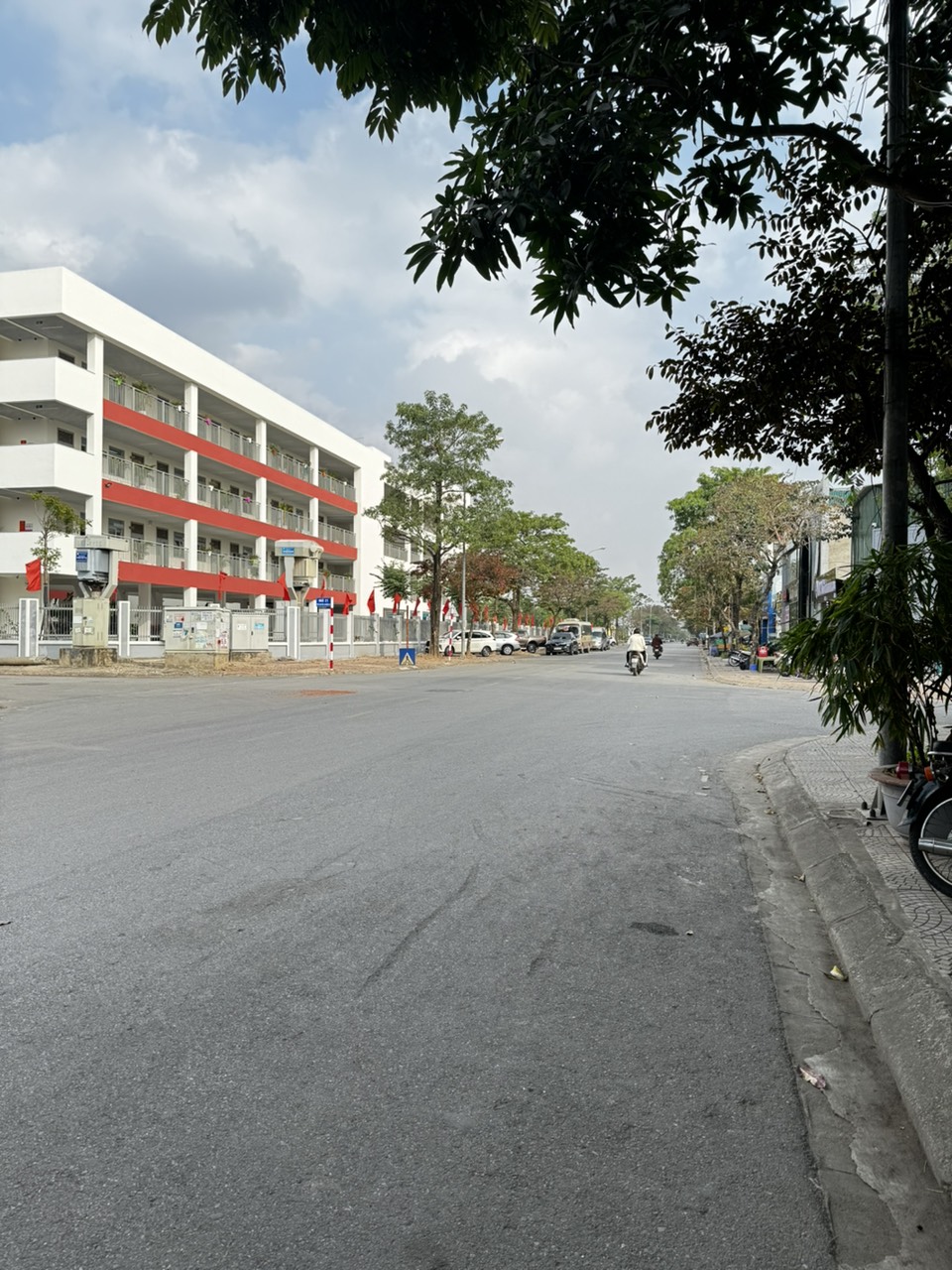 Bán nhà 4 tầng DT 71m Ngô Xuân Quảng Trâu Quỳ Gia Lâm, đường nhựa 5m.