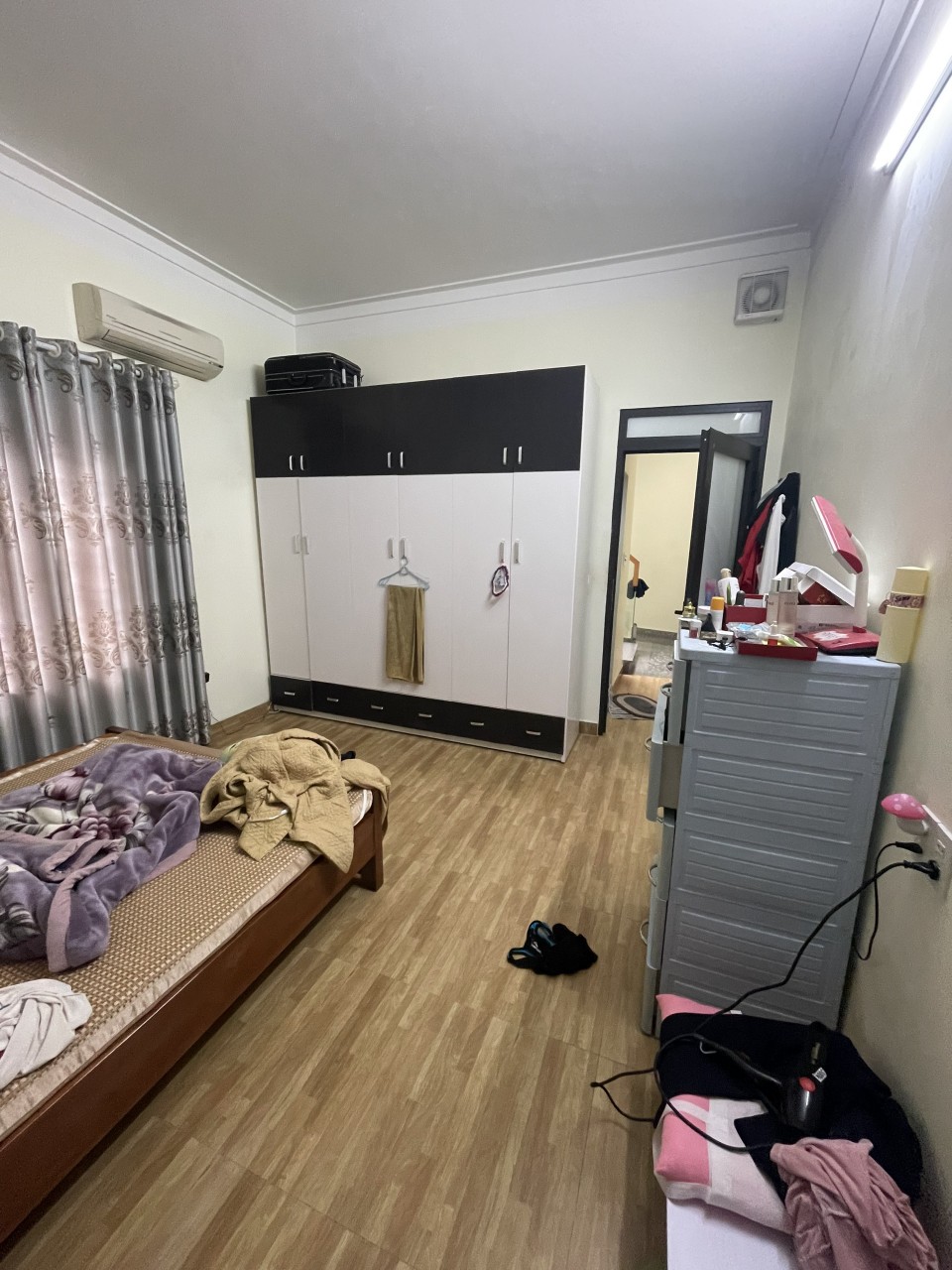 Bán nhà mặt ngõ Chợ 275 Đông Khê, diện tích 90m 3 tầng GIÁ 3.58 tỉ