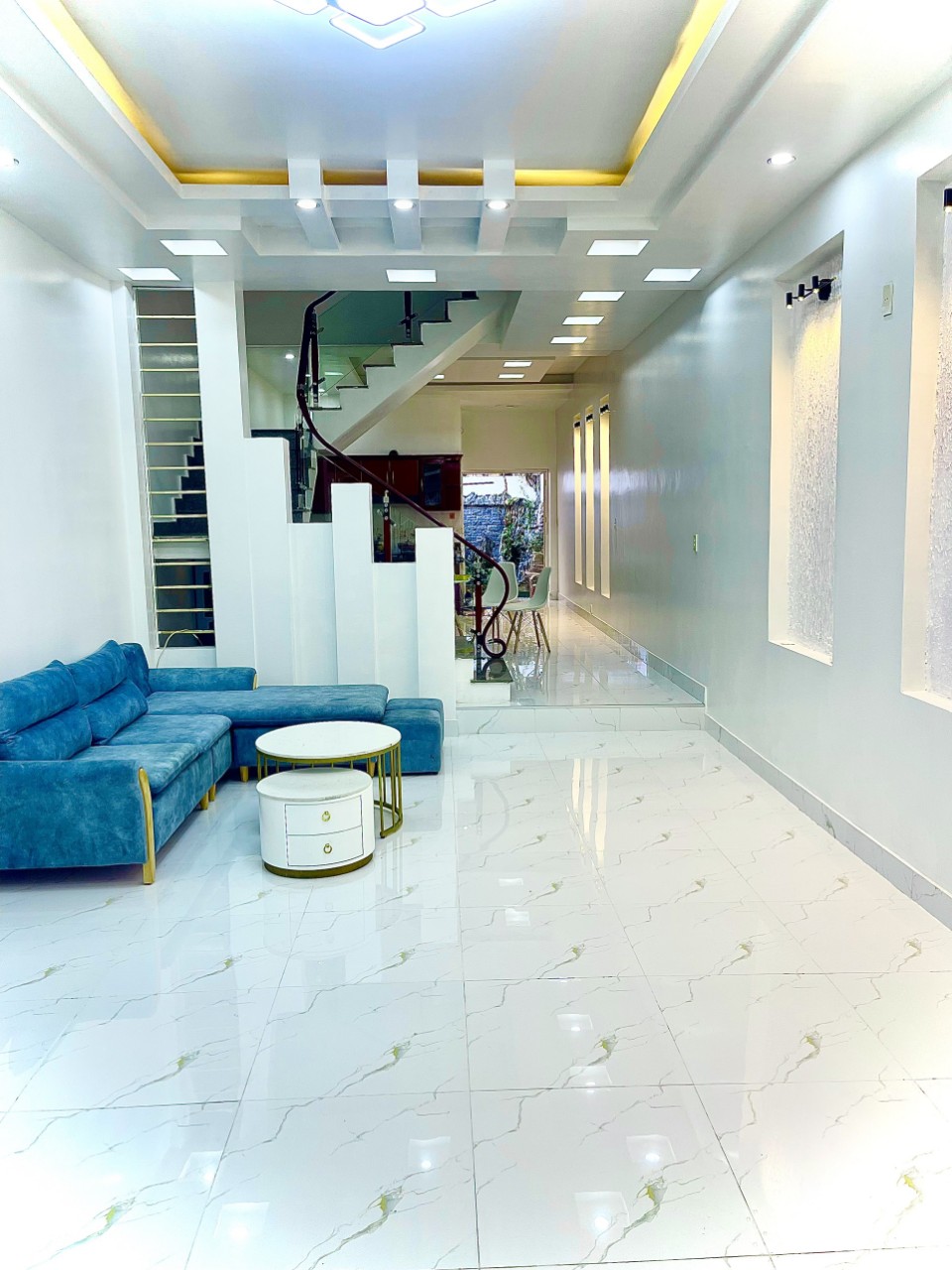 Bán nhà mặt đường Hoàng Ngọc Phách, diện tích 87m 3 tầng GIÁ 6.85 tỉ