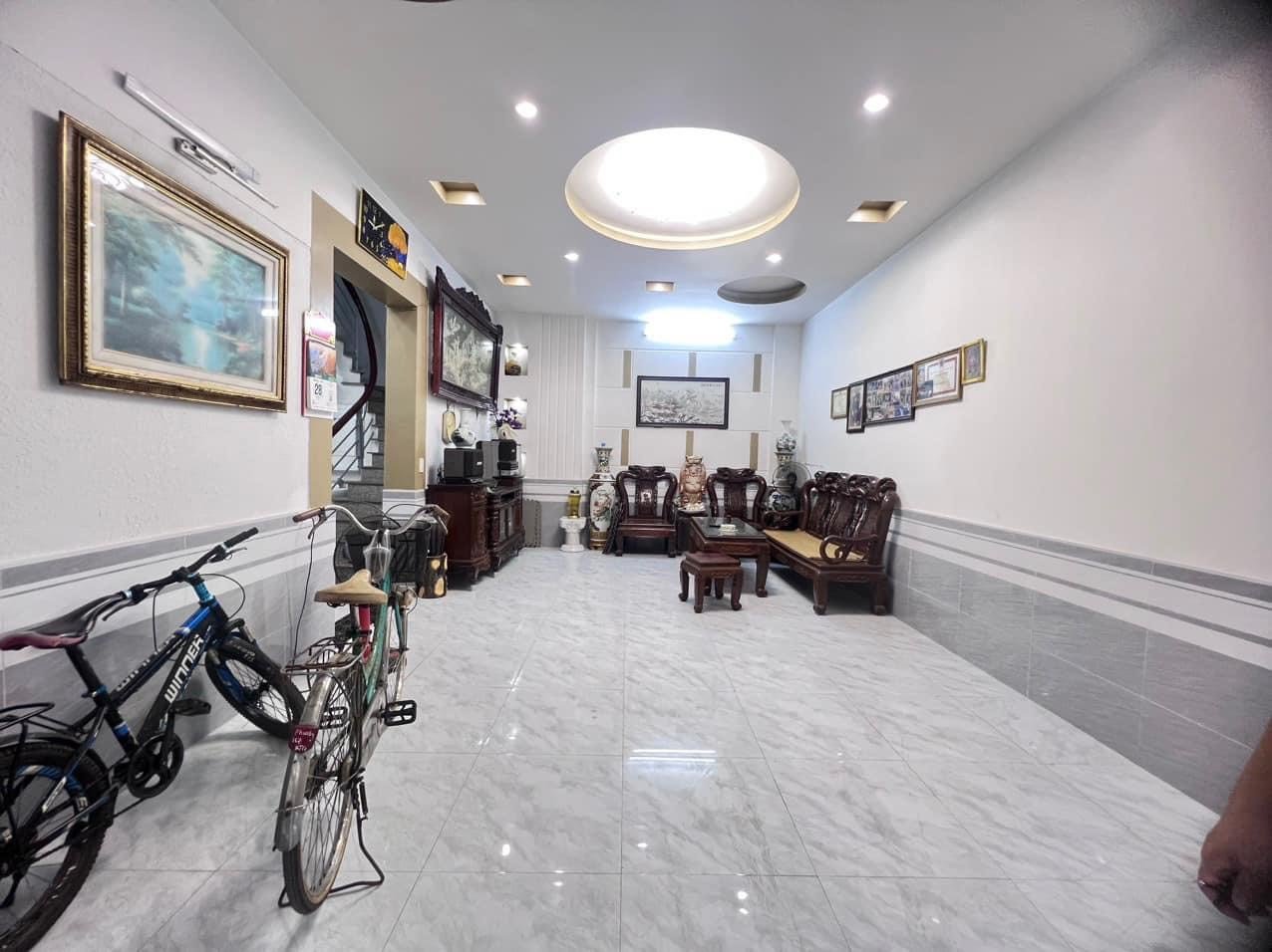 Bán nhà Chợ Hàng Mới, diện tích 50m 4 tầng GIÁ 3.1 tỉ ngõ cực nông