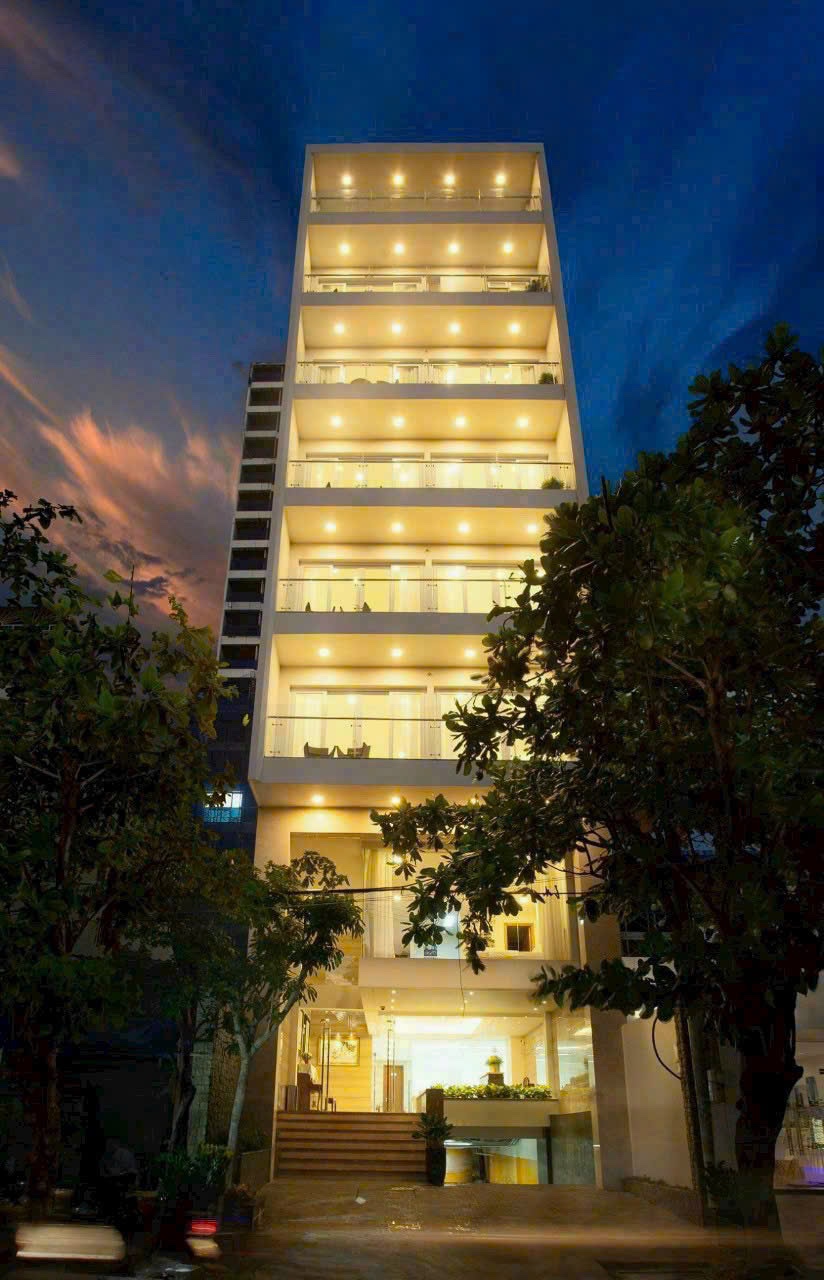 Bán Tòa khách sạn MT ngay Nguyễn Văn Hưởng, P.Thảo Điền, Tp.Thủ Đức 7x26 hầm 8 tầng