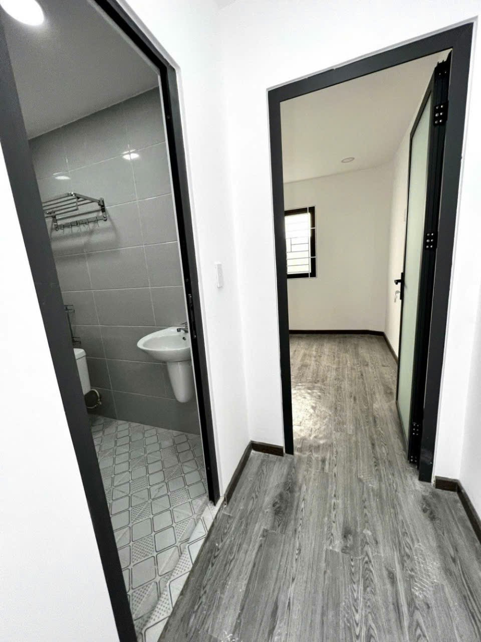 BÁN NHÀ TRẦN HƯNG ĐẠO, QUẬN 1, HƠN 30M2, 1 CĂN RA MT, 3.X TỶ