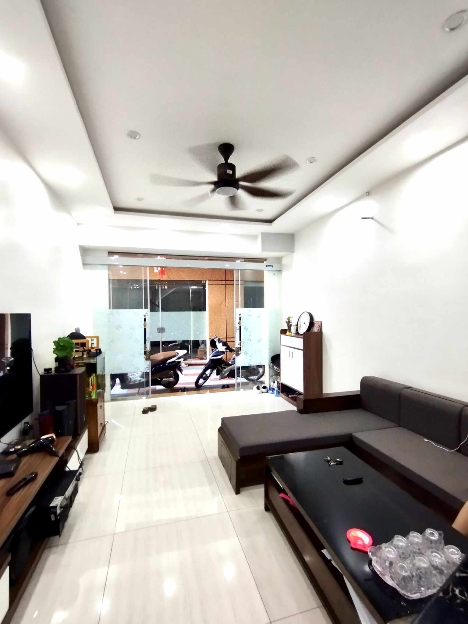 Bán nhà Miếu Hai Xã, diện tích 48m 4 tầng GIÁ 2.85 tỉ, gần Chợ Hàng