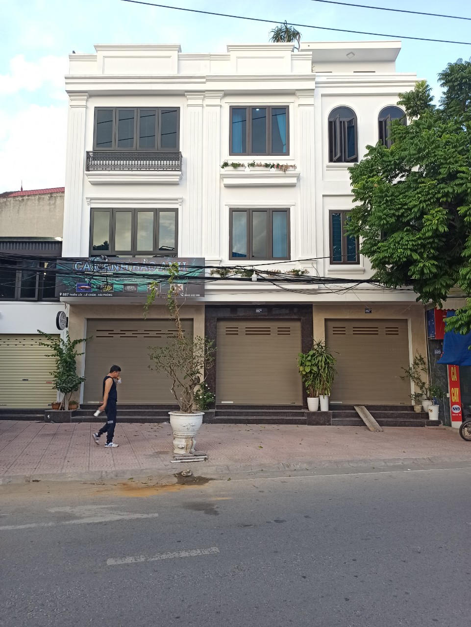 Bán nhà mặt đường Thiên Lôi, diện tích 49m 4 tầng GIÁ 5.8 tỉ, vỉa hè rộng