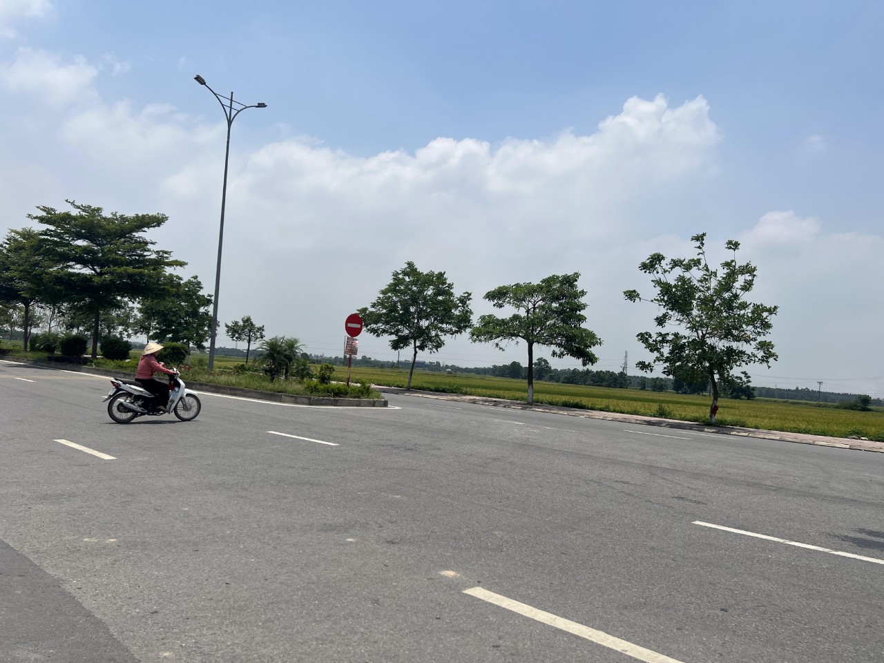 # CỰC GẤP C ẦN B. ÁN # MỘT SIÊU PHẨM, CỰC HIẾM CÓ KHÓ TÌM , CỰC RẺ , LÔ GÓC , VỈA HÈ 4.5M ĐẠI LỘ ĐƯỜNG RỘNG 20M