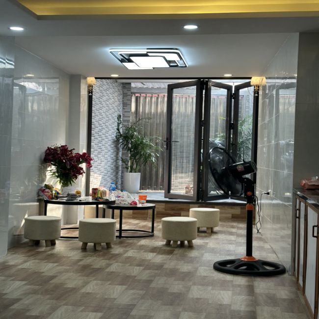 Nhà tập thể tầng 1 ngõ trước mặt thông tứ tung Đ/c: Khu vực Tân Mai - Hoàng Mai