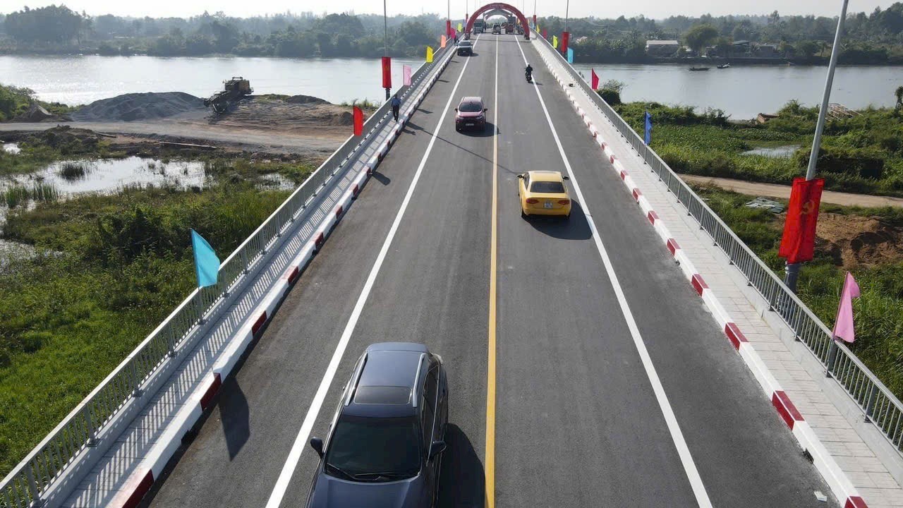 Lô đất mặt tiền đường Long phước DT 102m, vị trí đẹp khu tiềm năng