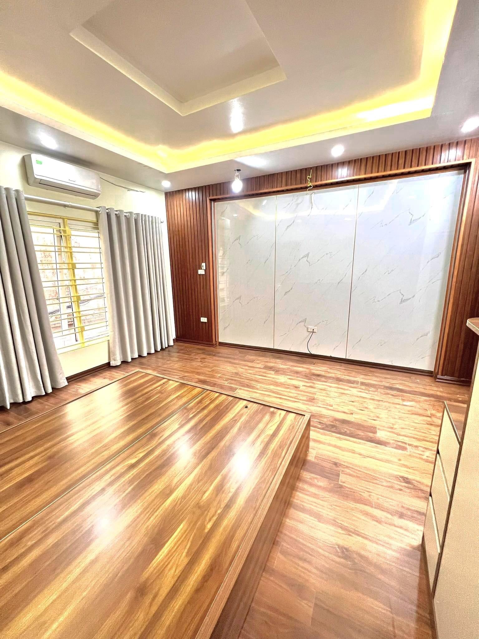 DUY NHẤT HBT LÔ GÓC NGÕ THÔNG OTO QUA CỬA 5 TẦNG MỚI XÂY ĐẸP Ở NGAY ĐÓN TẾT NHỈNH 4 TY