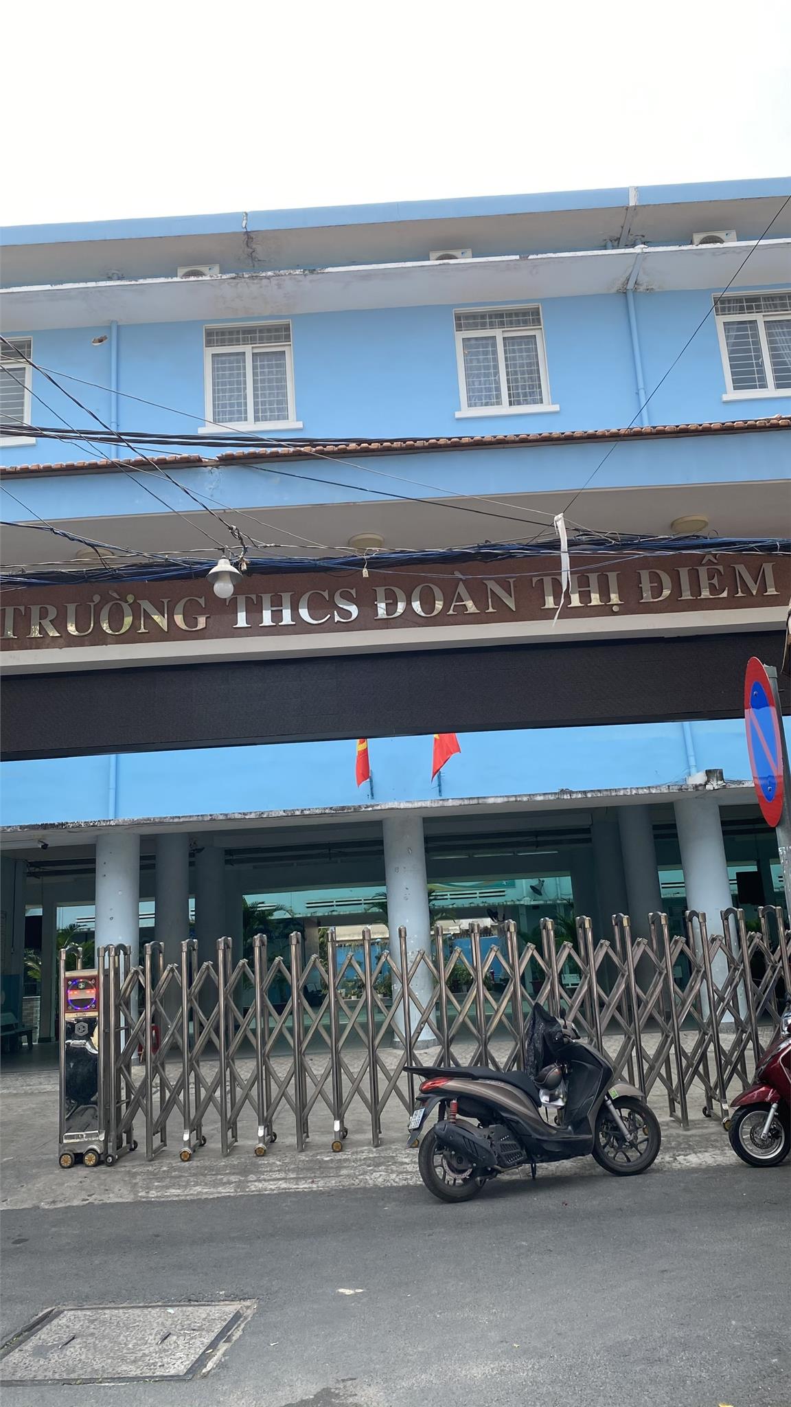 Nhà hẻm xe hơi 6m ngay trường THCS Đoàn Thị Điểm, Q3, 100m2, 4 tầng - 7,6 x 14, giá 15,5 tỉ