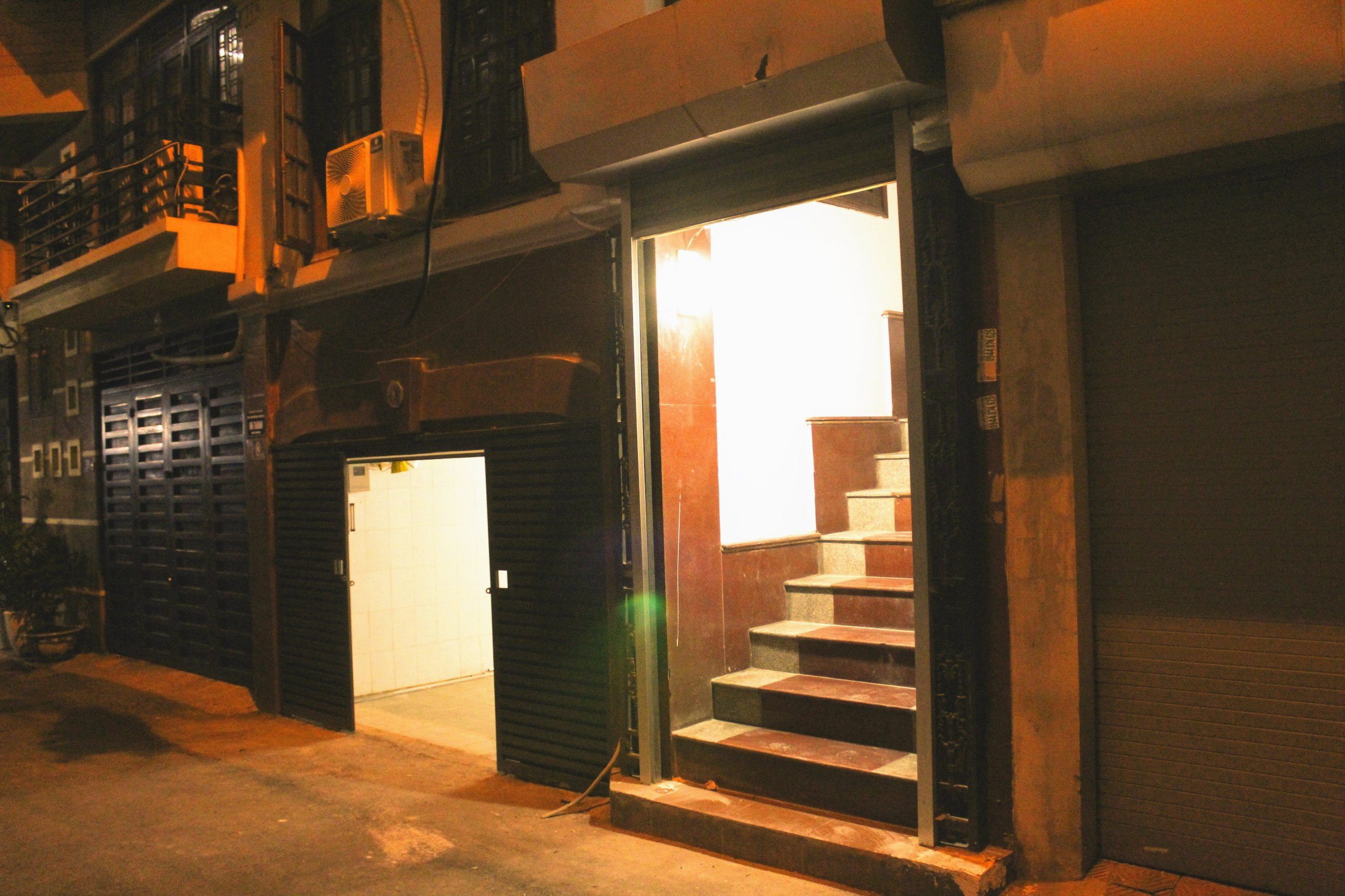 Chính chủ cho thuê văn phòng tại tầng 2, tầng 3 hoặc tầng 4 + 5 tại Ngõ 9 Phố Trần Quốc Hoàn, Phường Dịch Vọng Hậu,