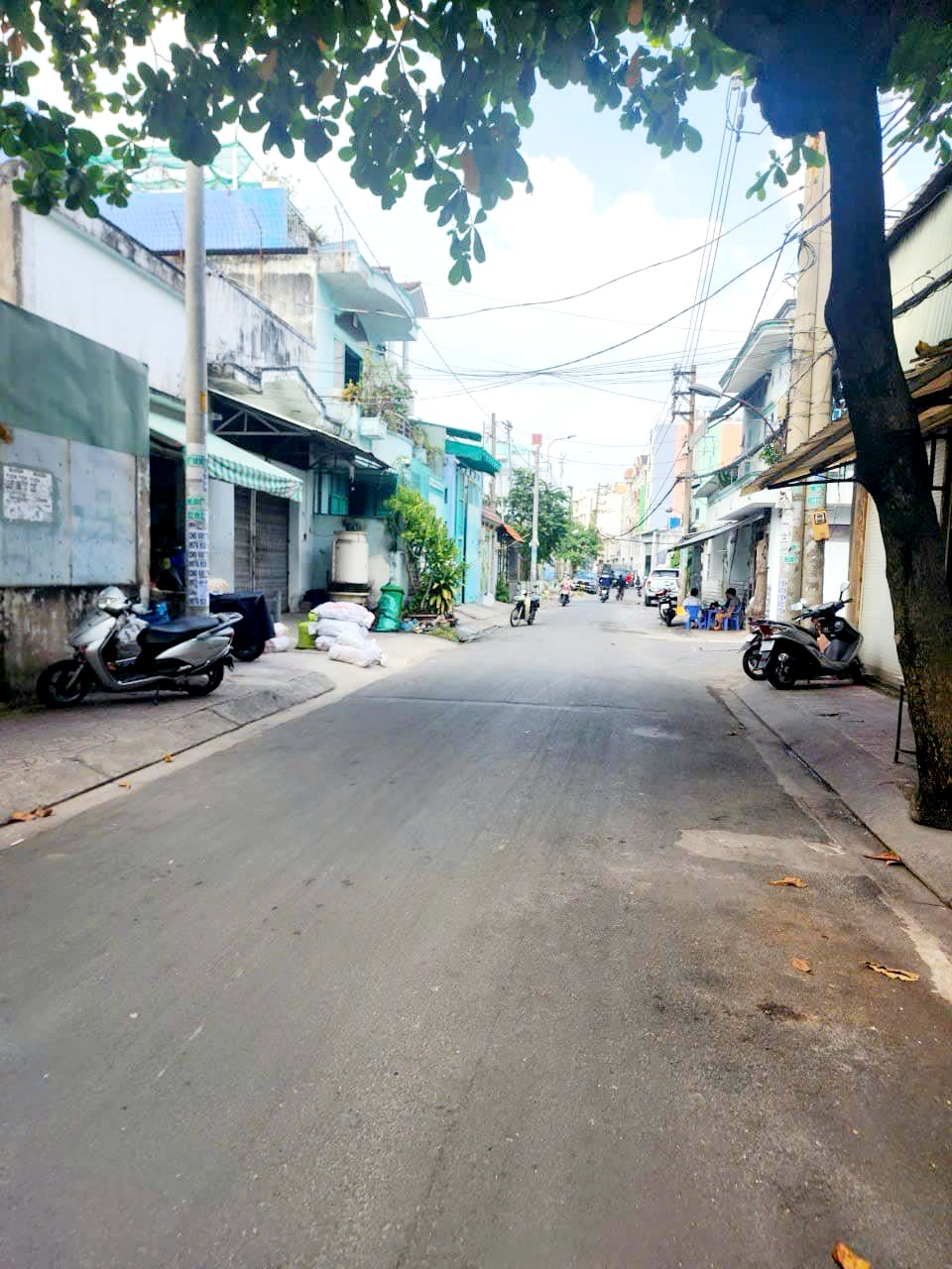 CHỈ HƠN 1 TỶ CÓ NGAY NHÀ HẺM XE HƠI GẦN BV BÌNH TÂN - 24M2 - 2 TẦNG