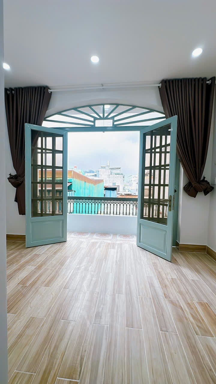 Nhà rẻ đẹp Ngang 4.5m Diện tích 25m2- 4 tấm Đoàn Văn Bơ Q4 có 3 tỷ