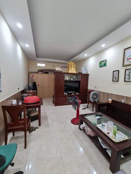 Bán Nhà Cầu Giấy Giá rẻ nhà ngõ rộng thông Nhà đẹp ở ngay đón tết DT 69m 4 tầng giá 5,95 Tỷ