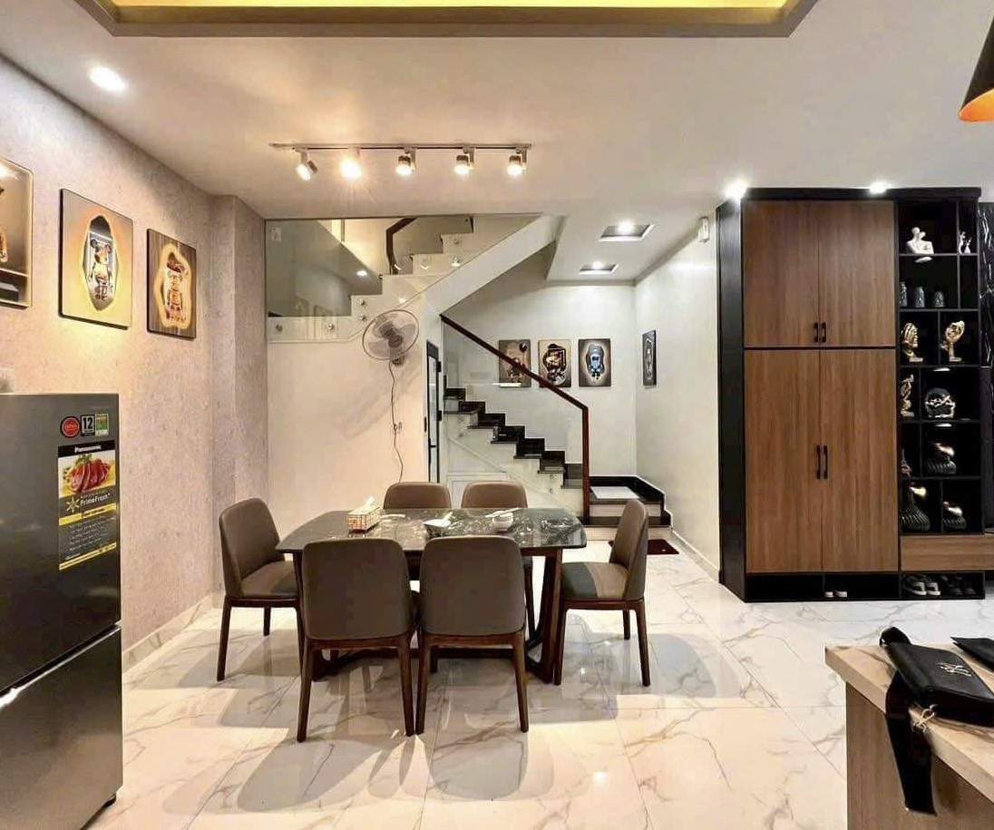 Bán nhà 3 tầng 88m2 đẹp ngay Tô Hiệu, Lê Chân, Hải Phòng. Sân cổng riêng. Giá: 4,79 tỷ