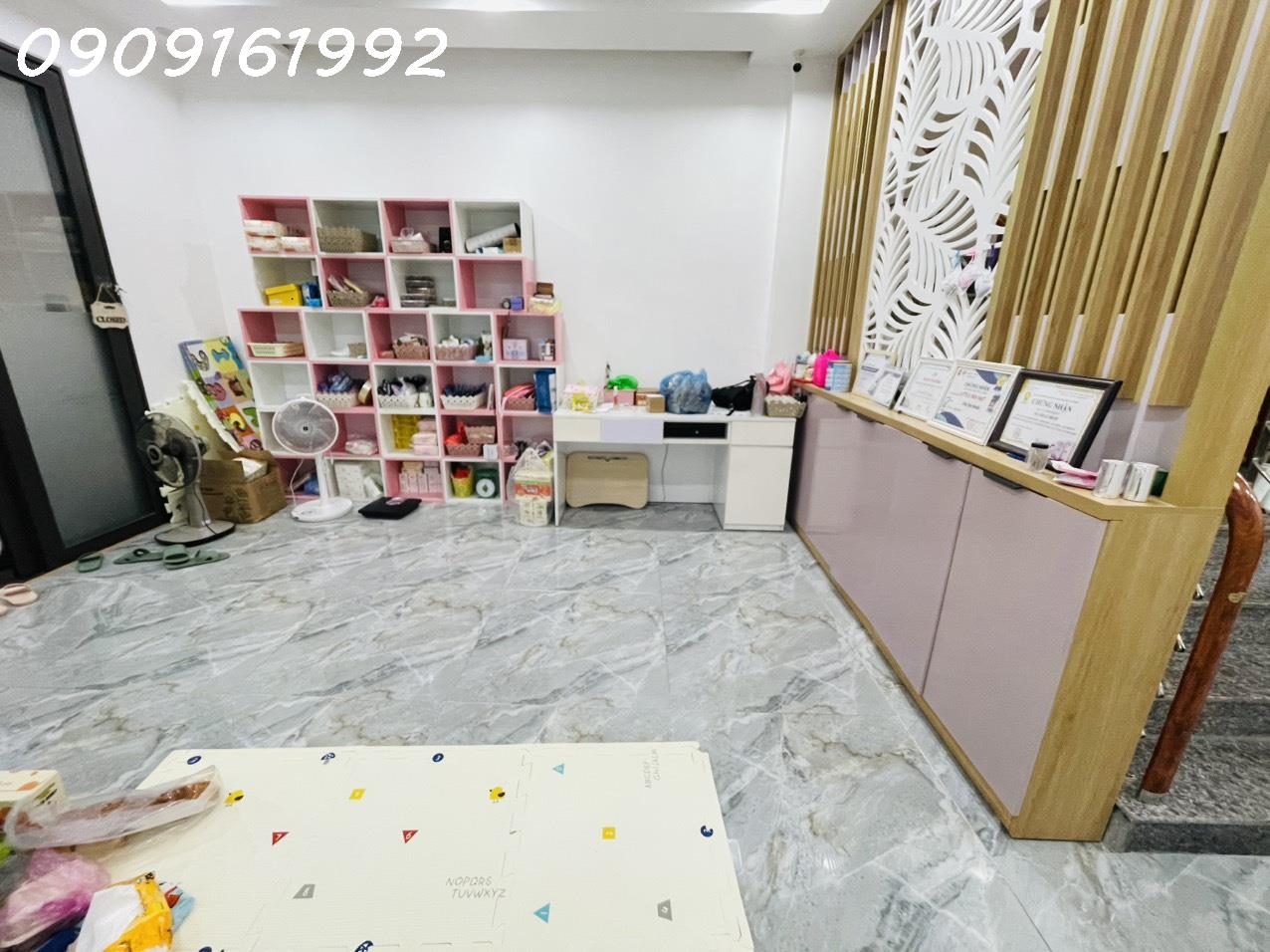 Nhà 60m2 độc lập sân cổng xe Kia morning đỗ cửa phố Đình Đông full nội thất