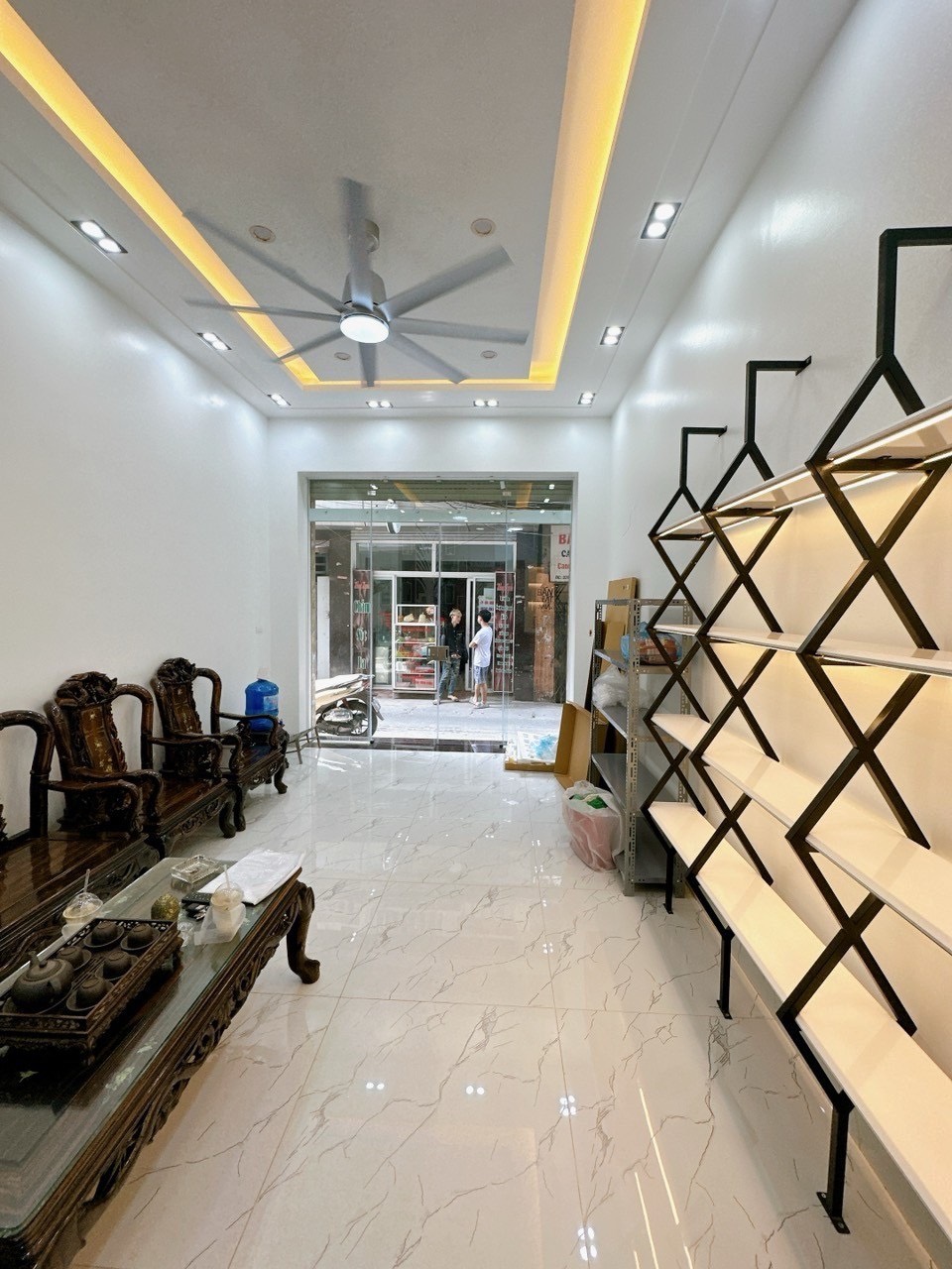 BÁN NHÀ ĐẸP Ở NGAY , KD Ô TÔ NGÕ QUỲNH , HAI BÀ TRƯNG 35M5T CHỈ NHỈNH 6 TỶ