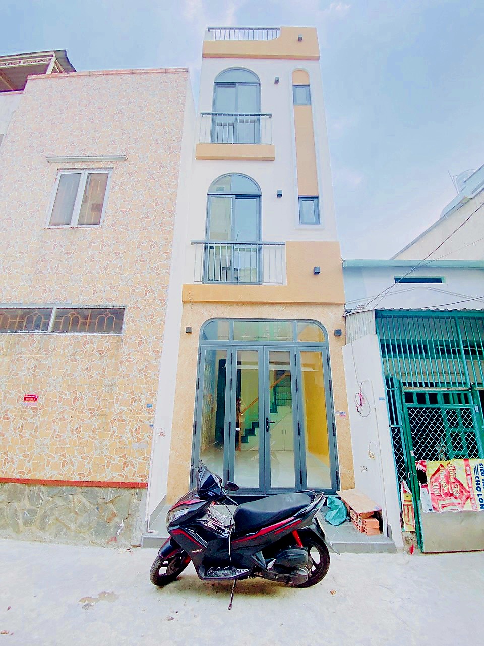 NHÀ MỚI ĐẸP - ĐƯỜNG XE HƠI 5M - CHIẾN LƯỢC - BÌNH TÂN - 3 TẦNG - CHỈ NHỈNH 3 TỶ - alo: